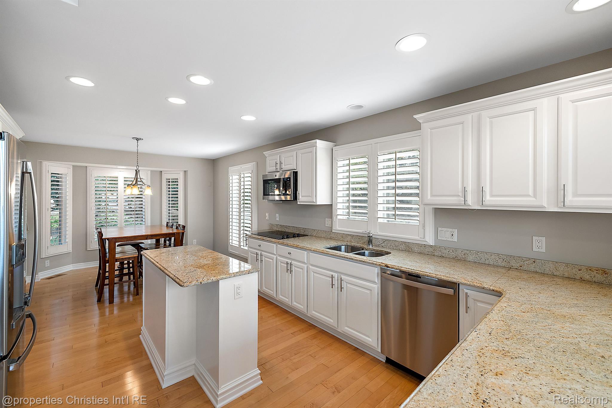 972 SUNSET Drive