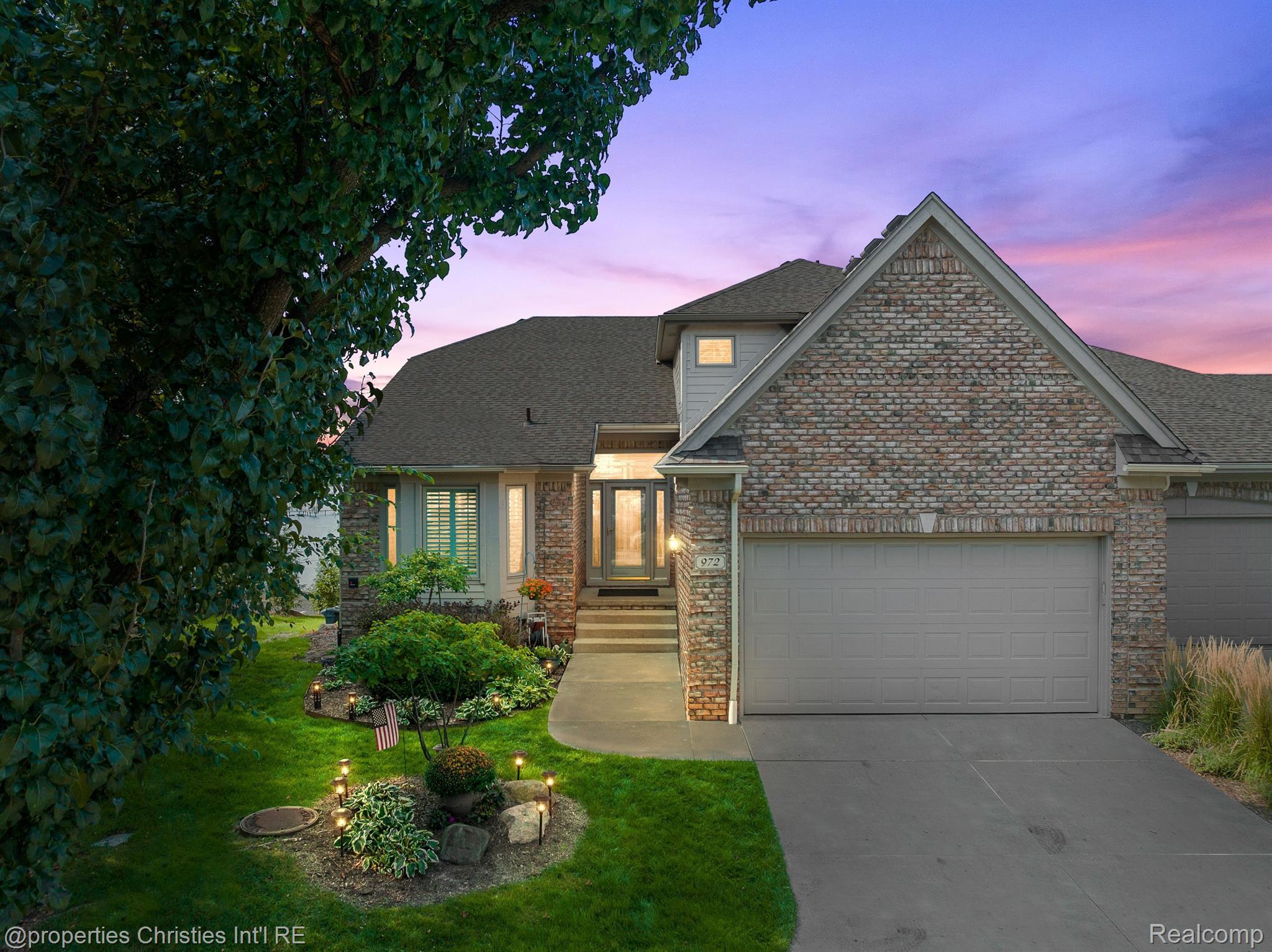 972 SUNSET Drive