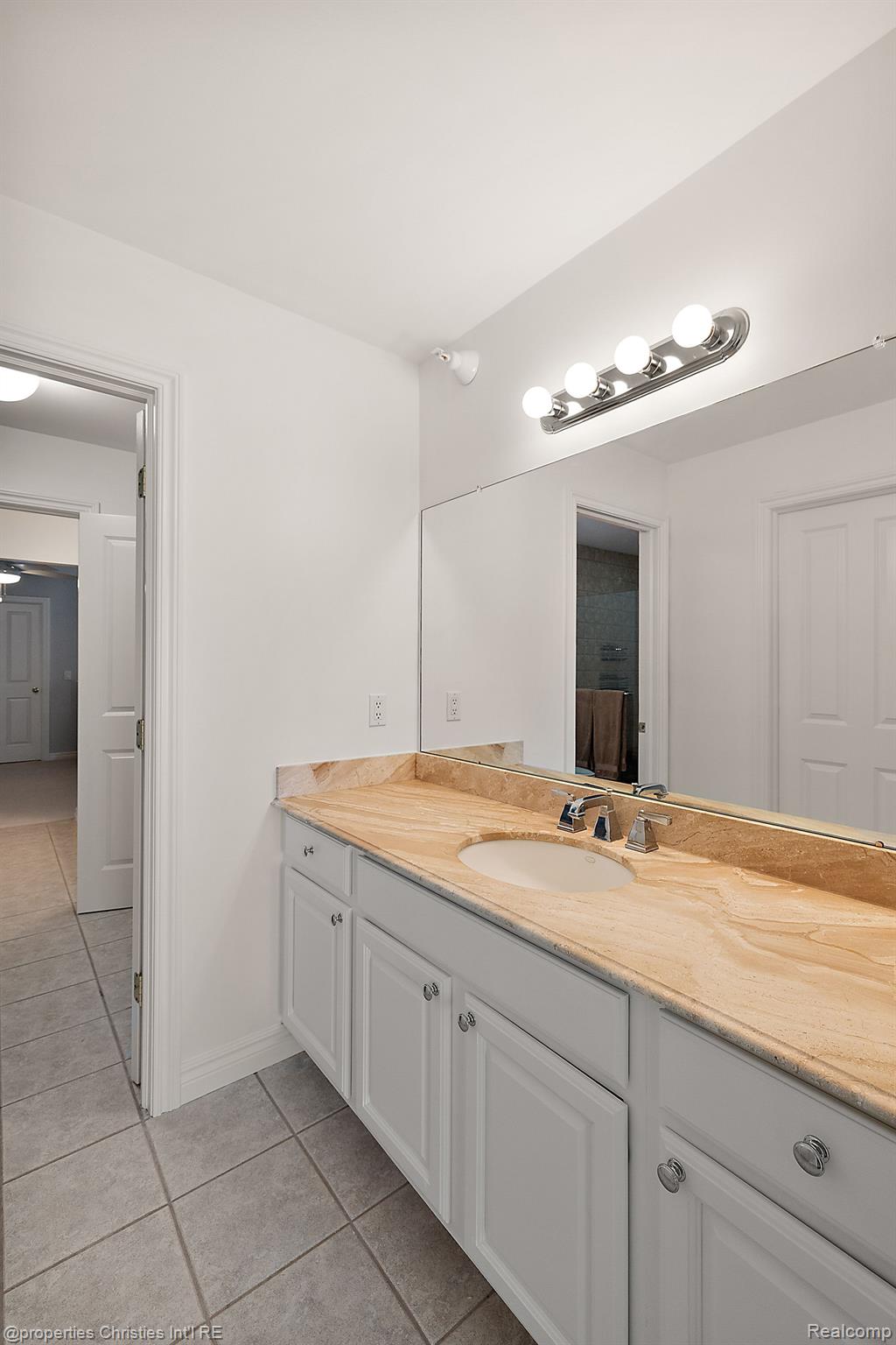 972 SUNSET Drive