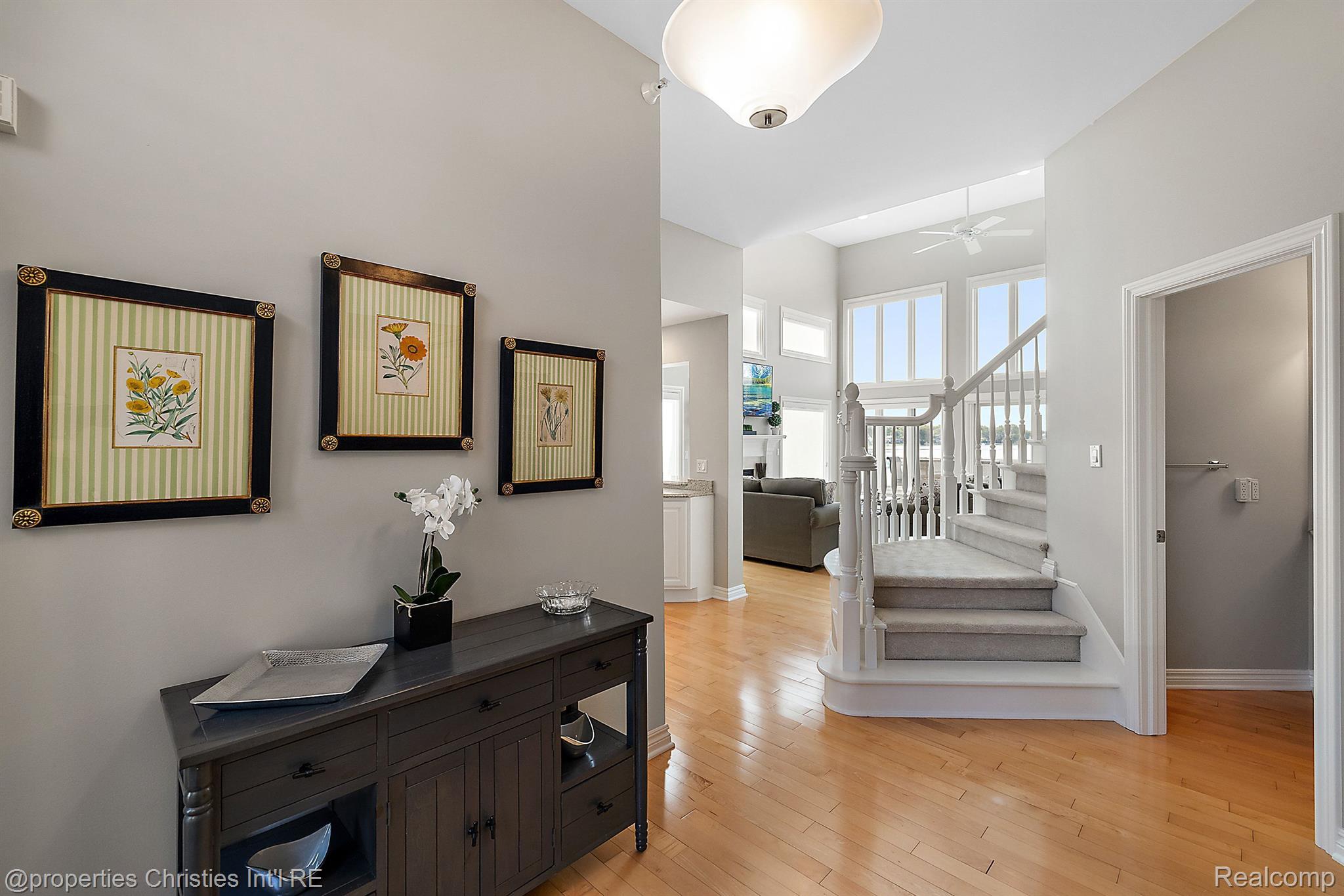 972 SUNSET Drive