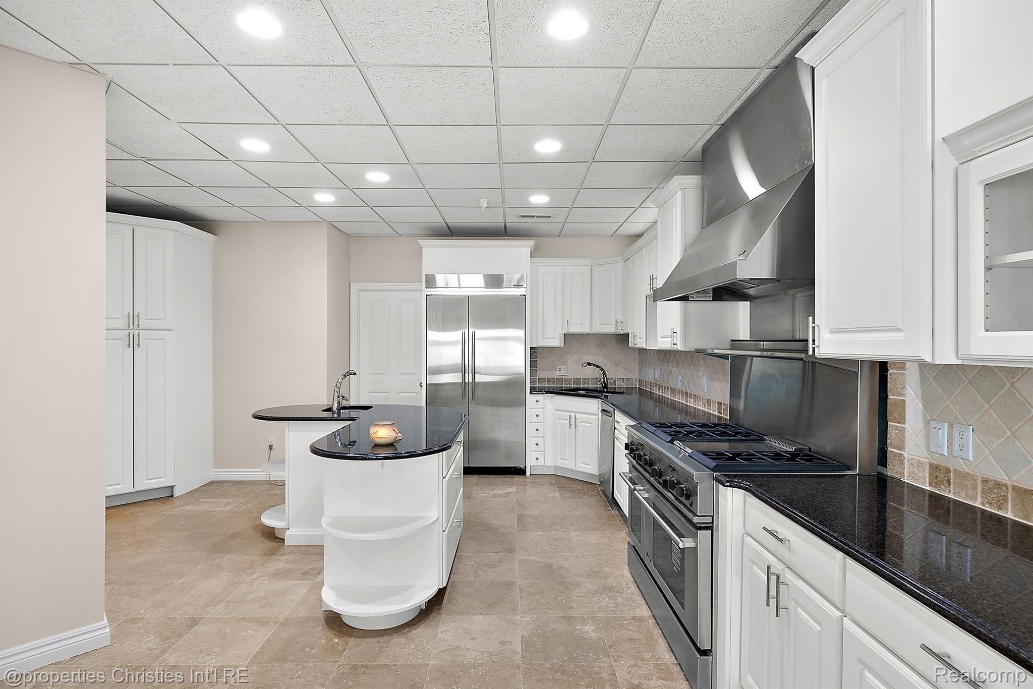 972 SUNSET Drive