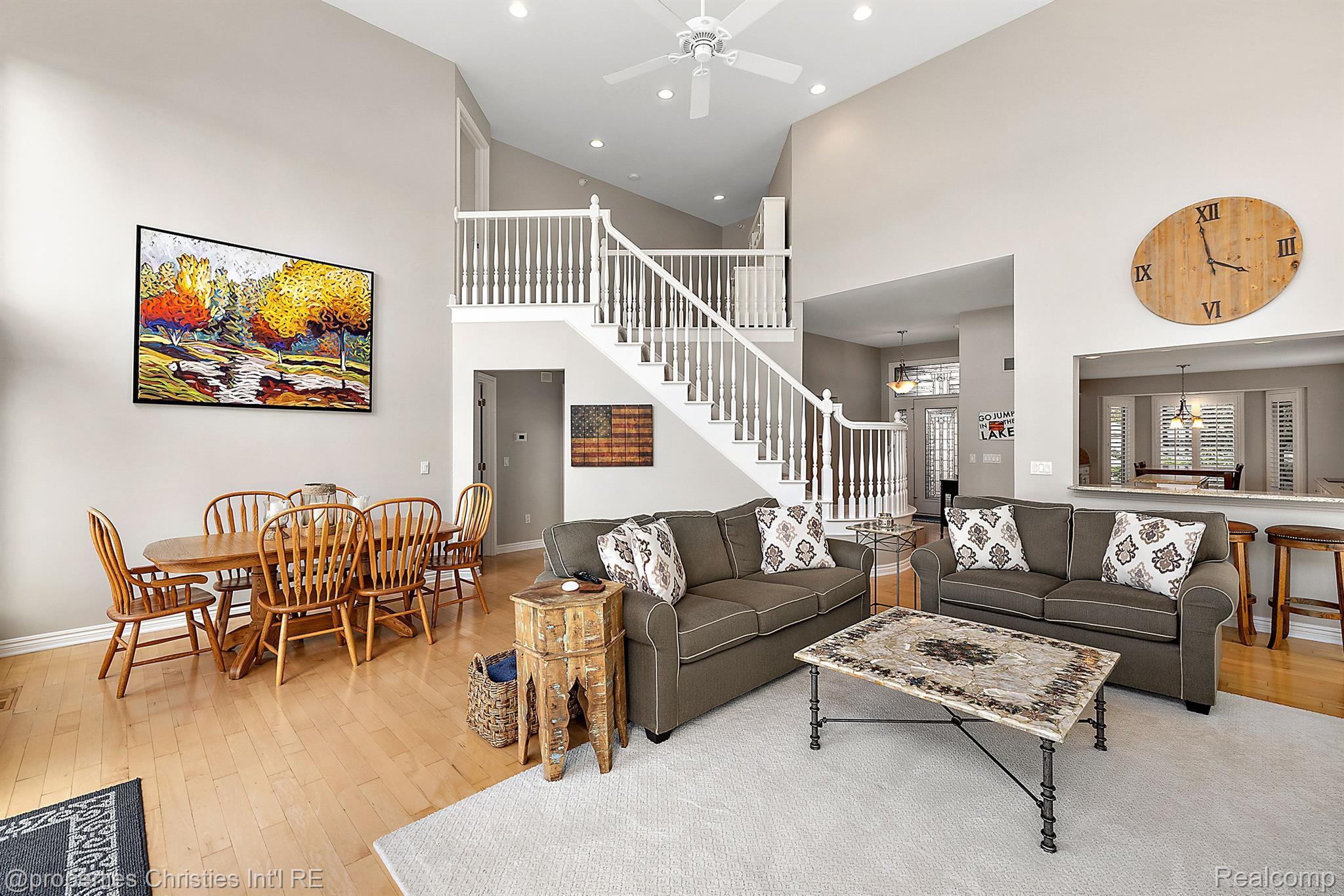 972 SUNSET Drive