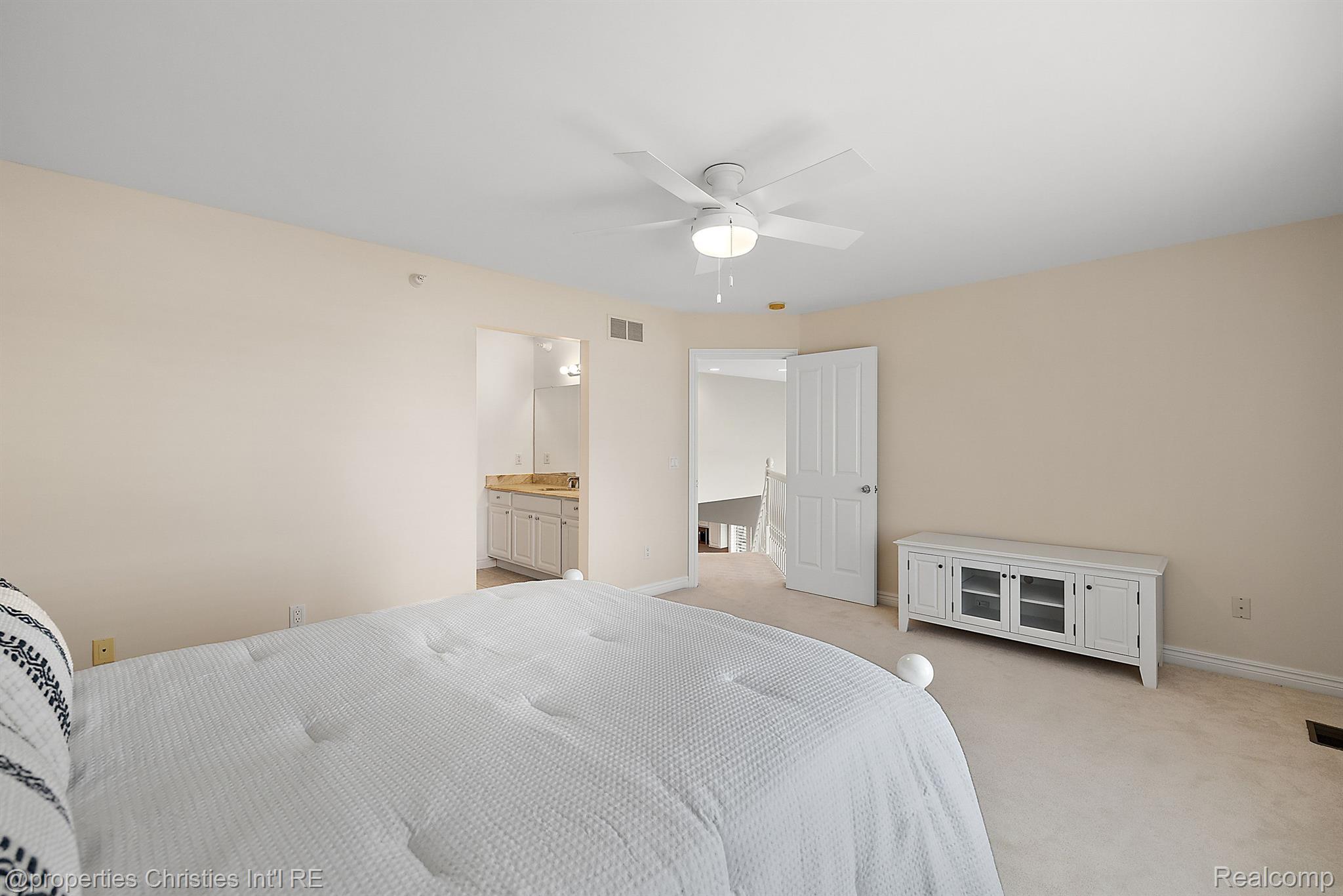 972 SUNSET Drive
