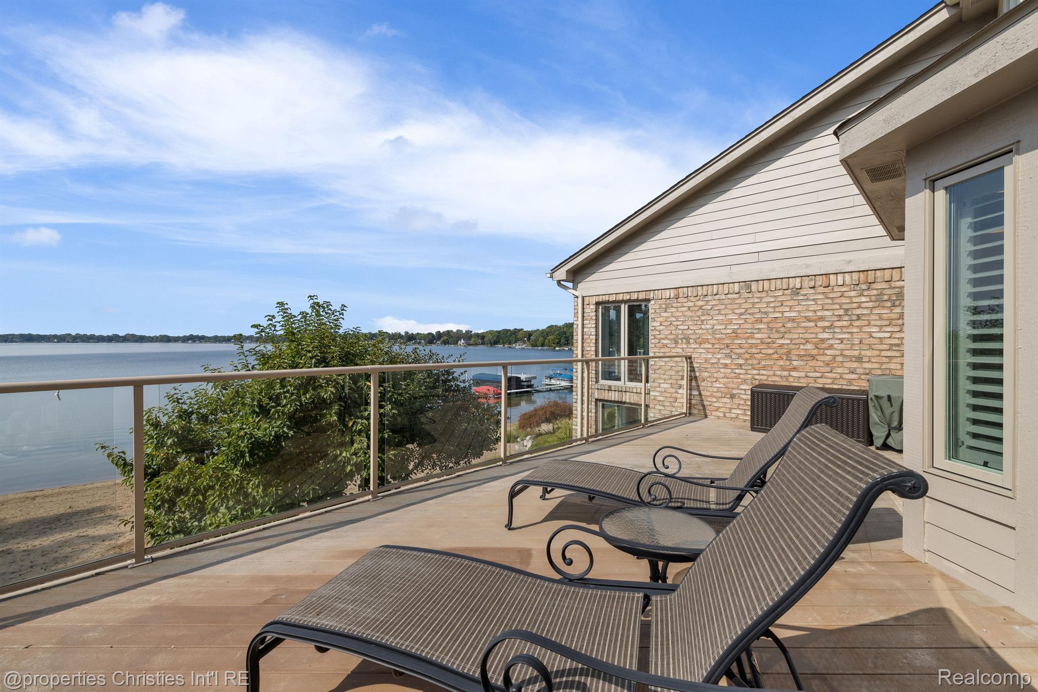 972 SUNSET Drive