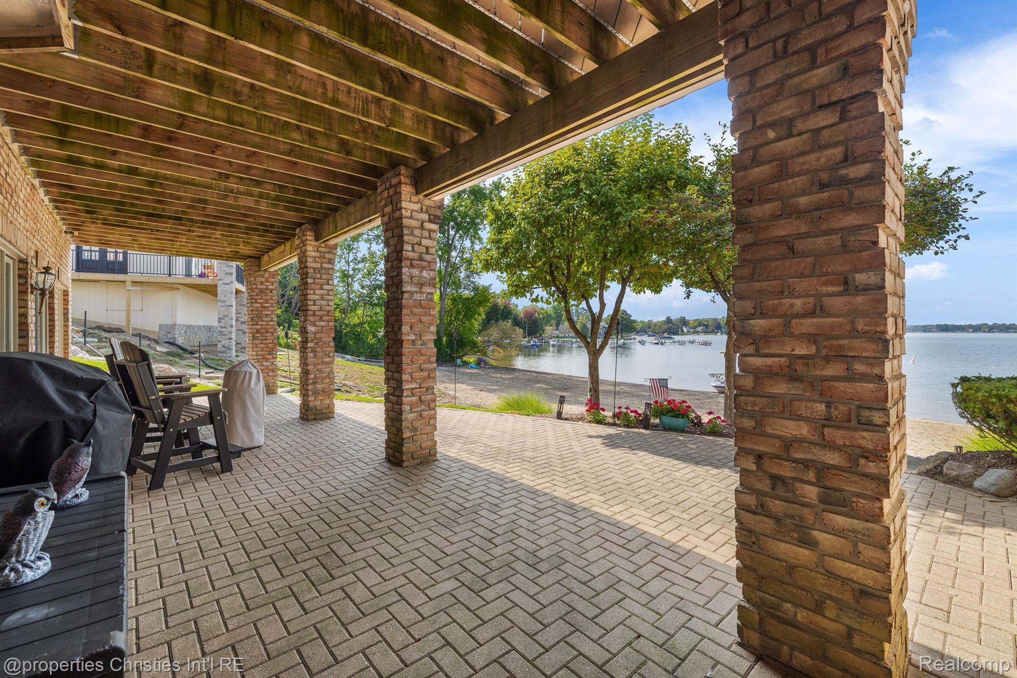 972 SUNSET Drive