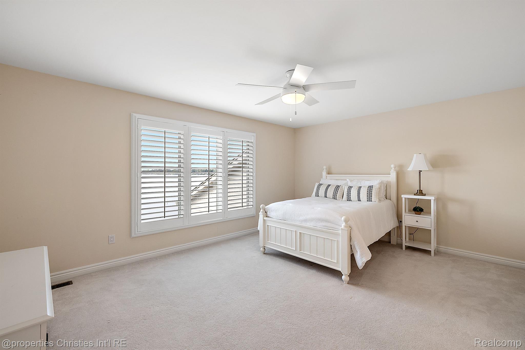 972 SUNSET Drive