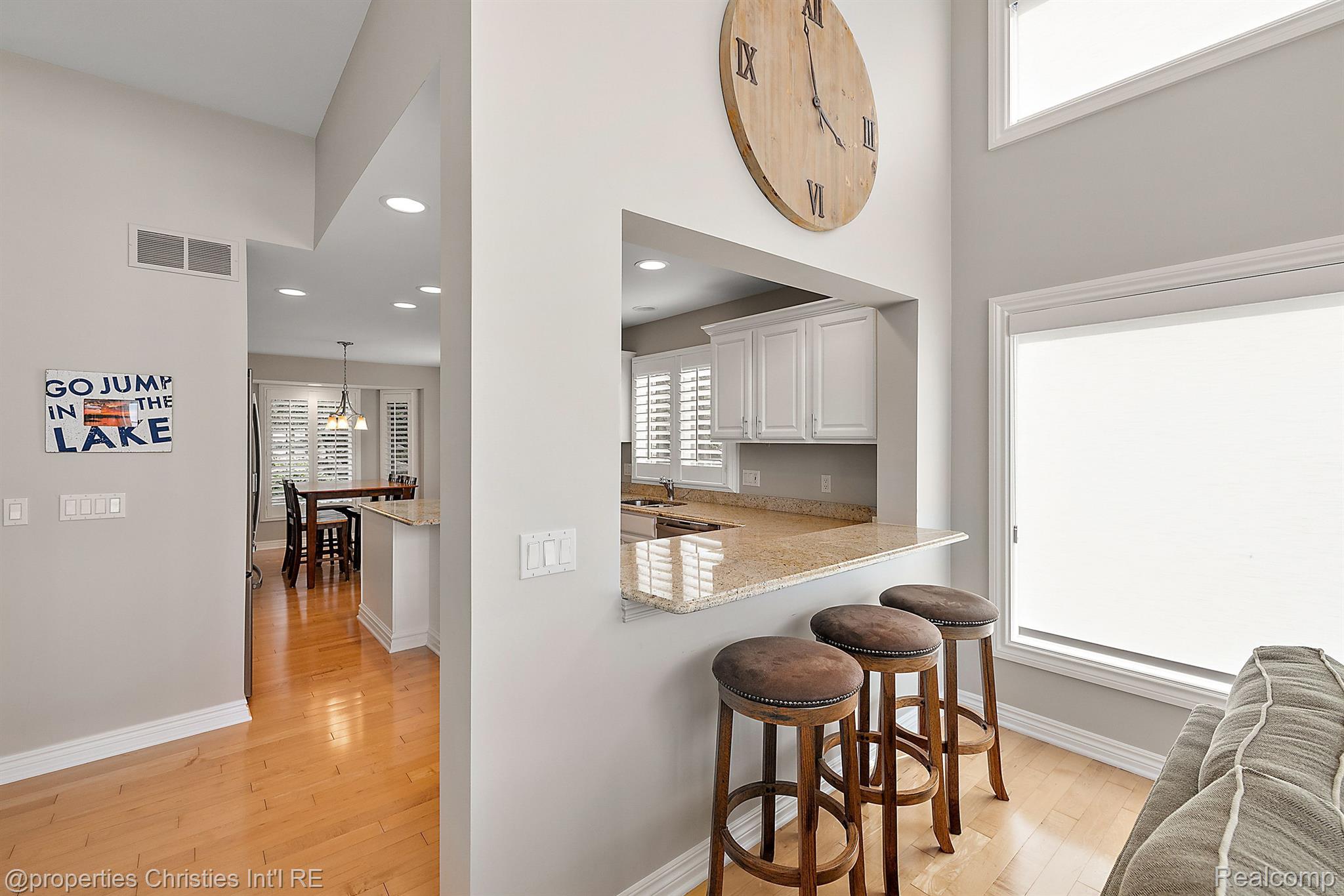 972 SUNSET Drive