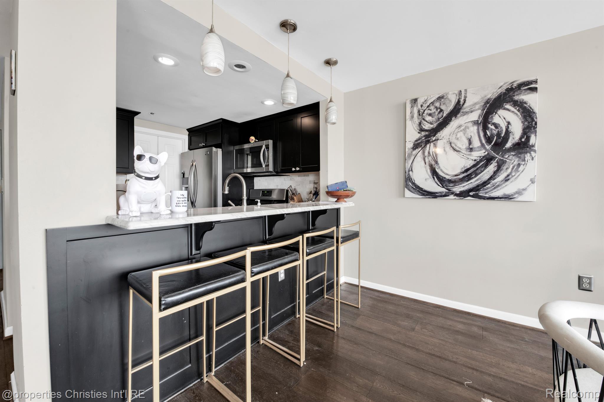 250 E HARBORTOWN Drive Unit: 136