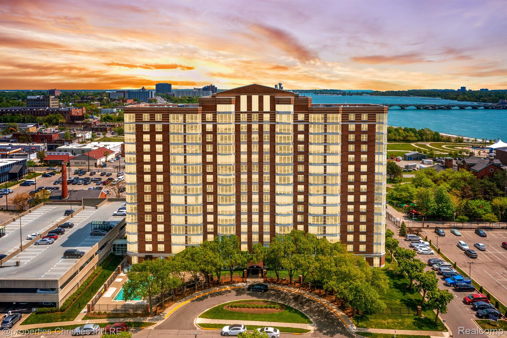 250 E HARBORTOWN Drive Unit: 136