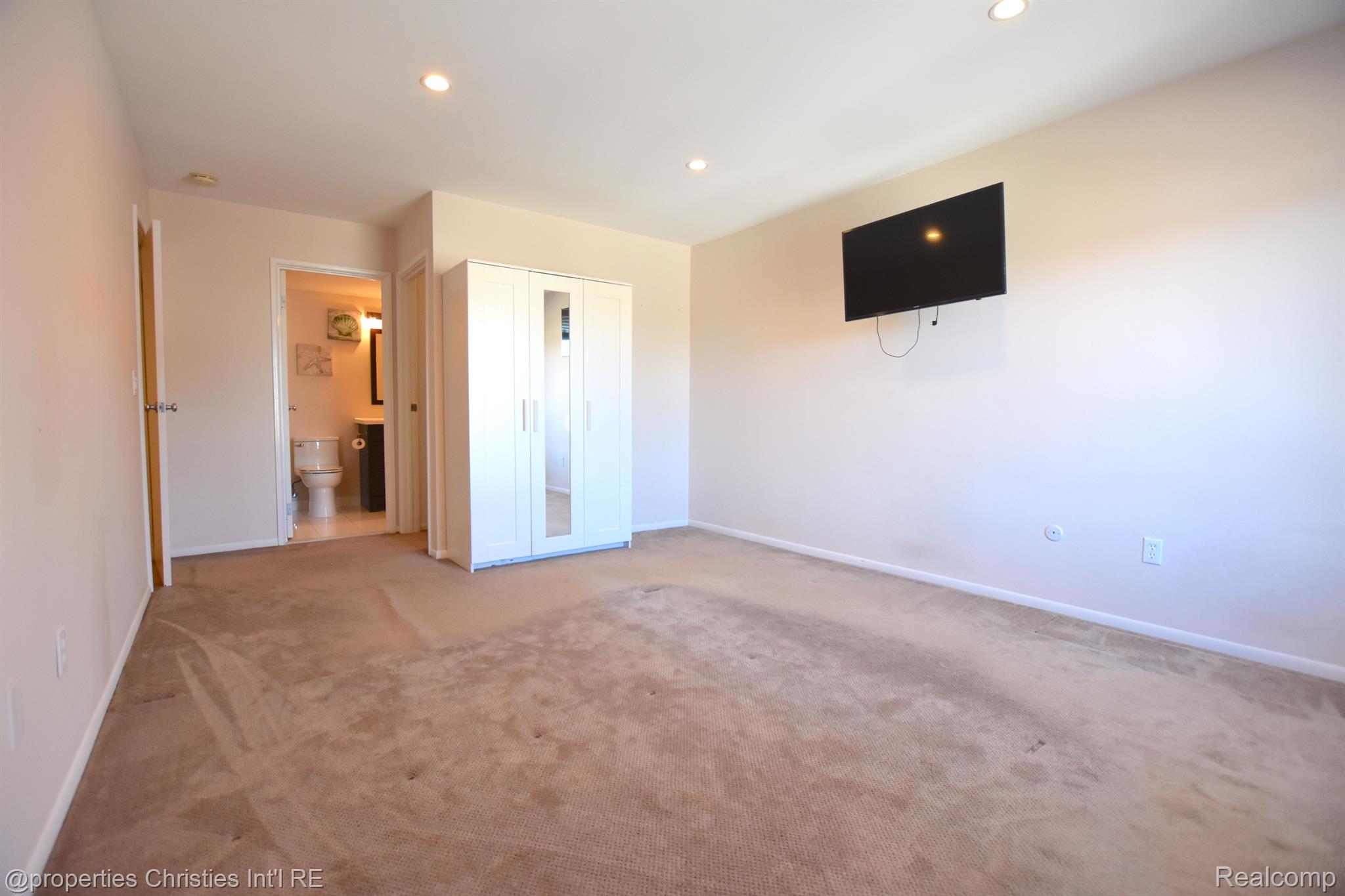 600 W BROWN Street Unit: 201