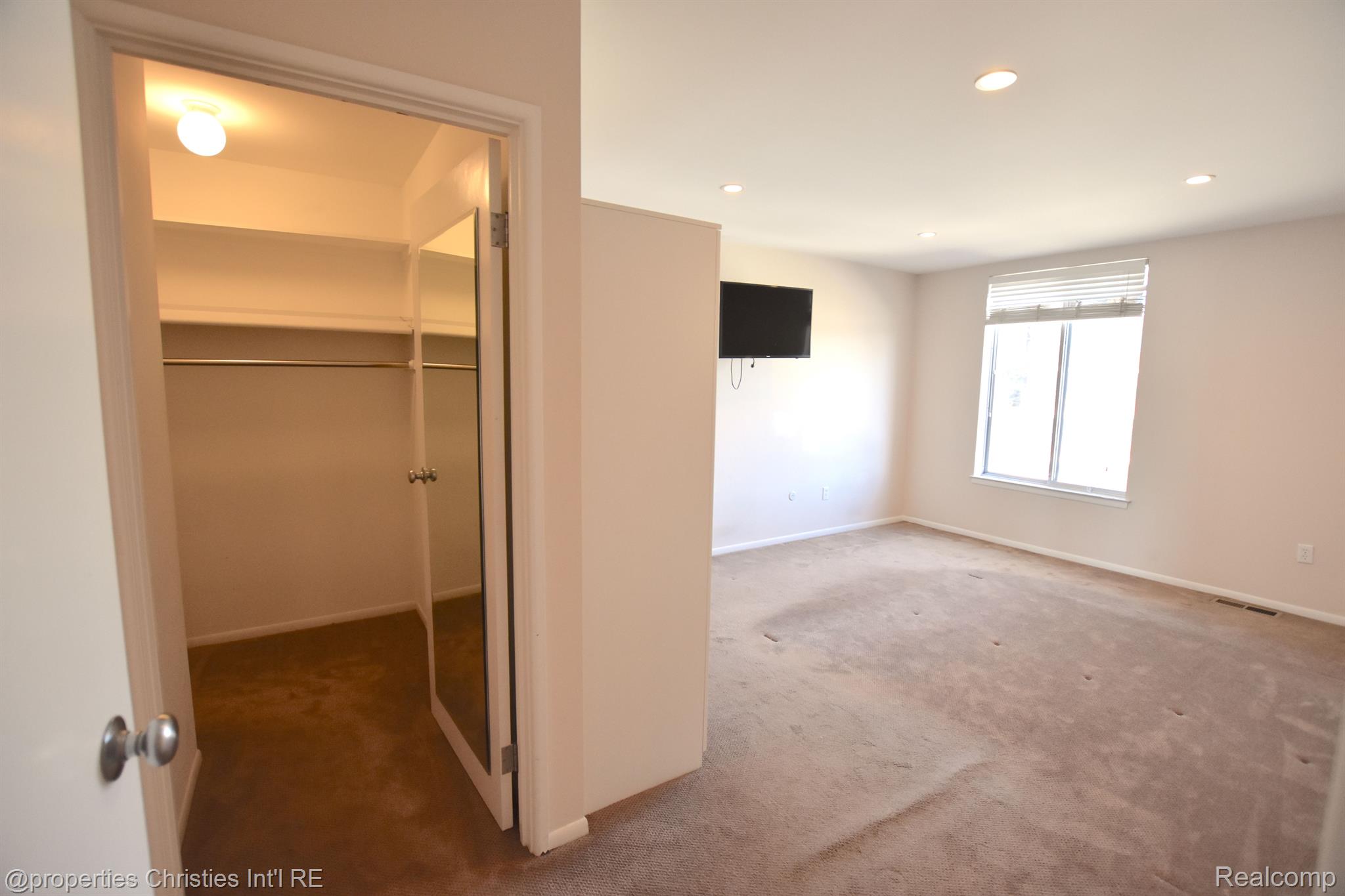 600 W BROWN Street Unit: 201