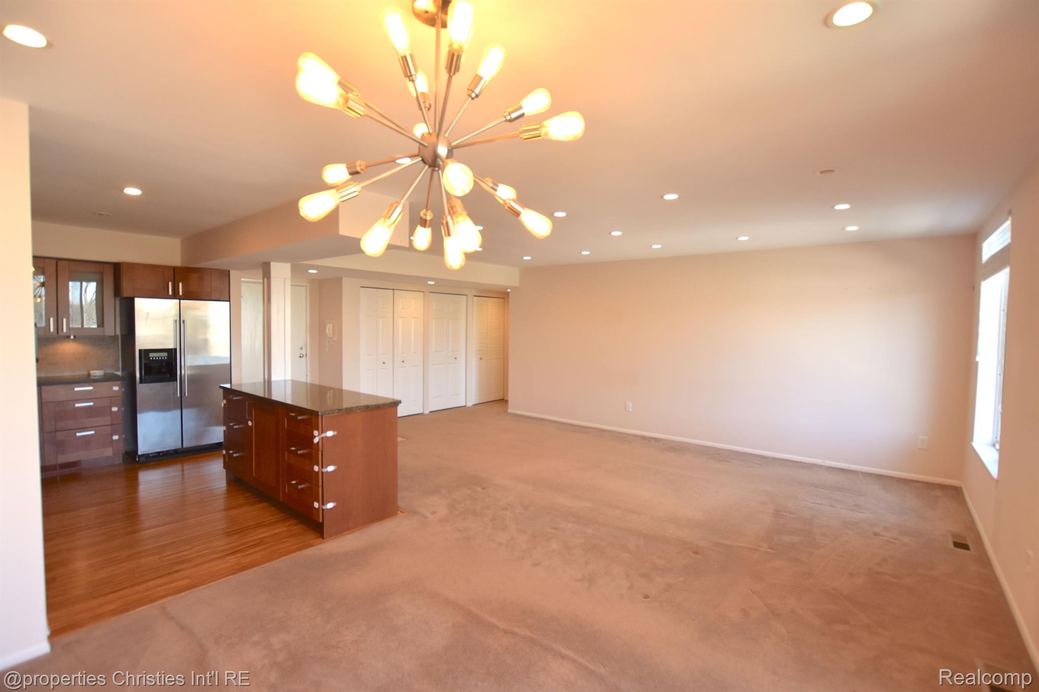 600 W BROWN Street Unit: 201