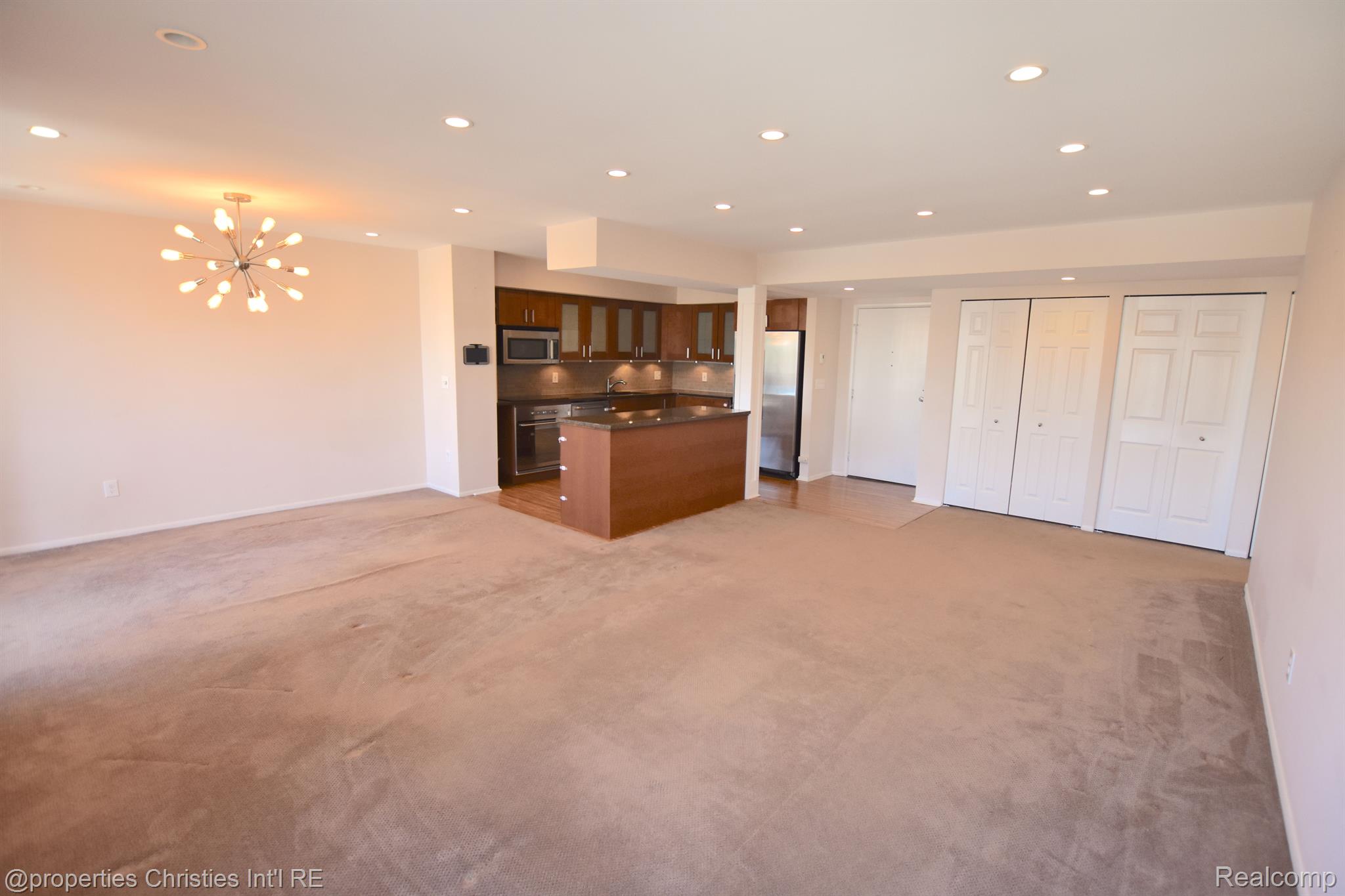 600 W BROWN Street Unit: 201