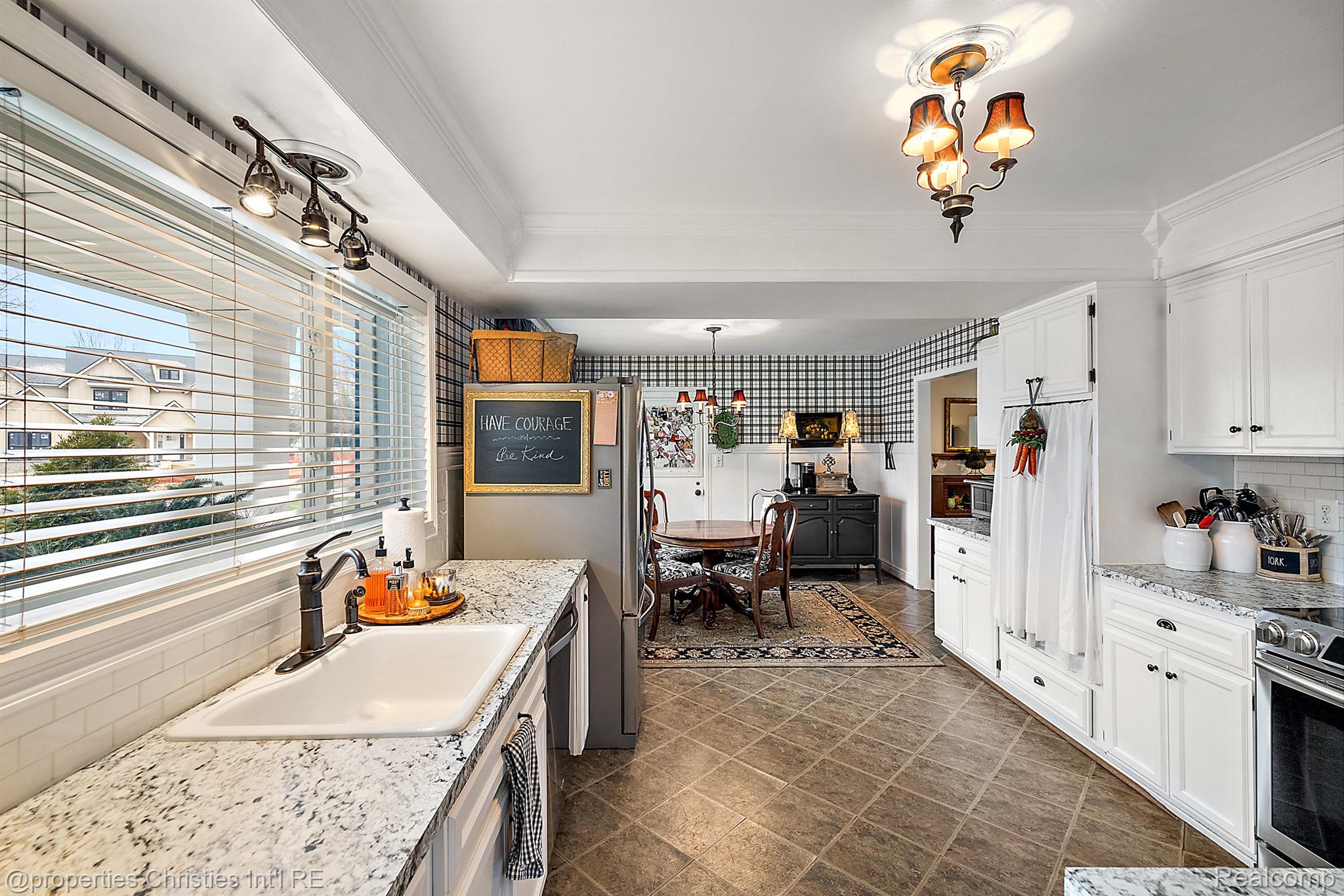 442 DALEBROOK Lane