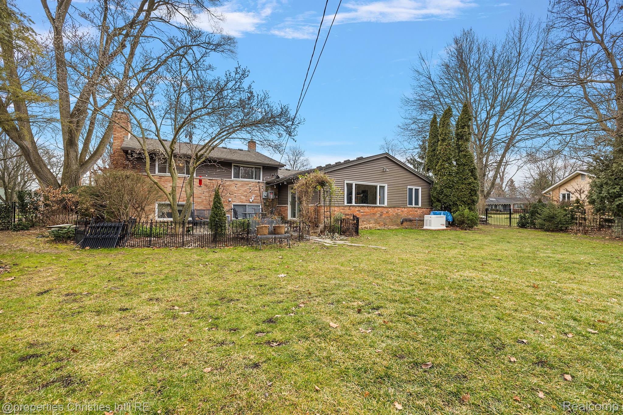 442 DALEBROOK Lane
