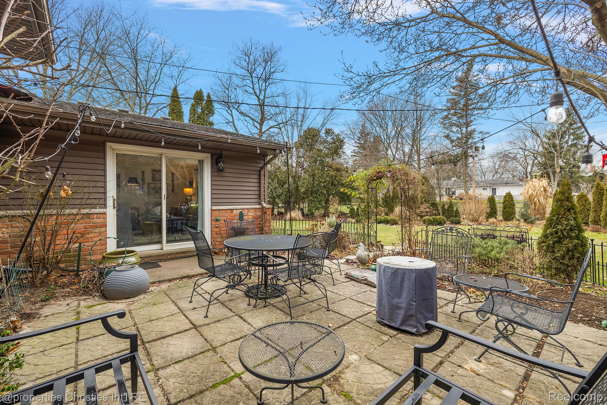 442 DALEBROOK Lane