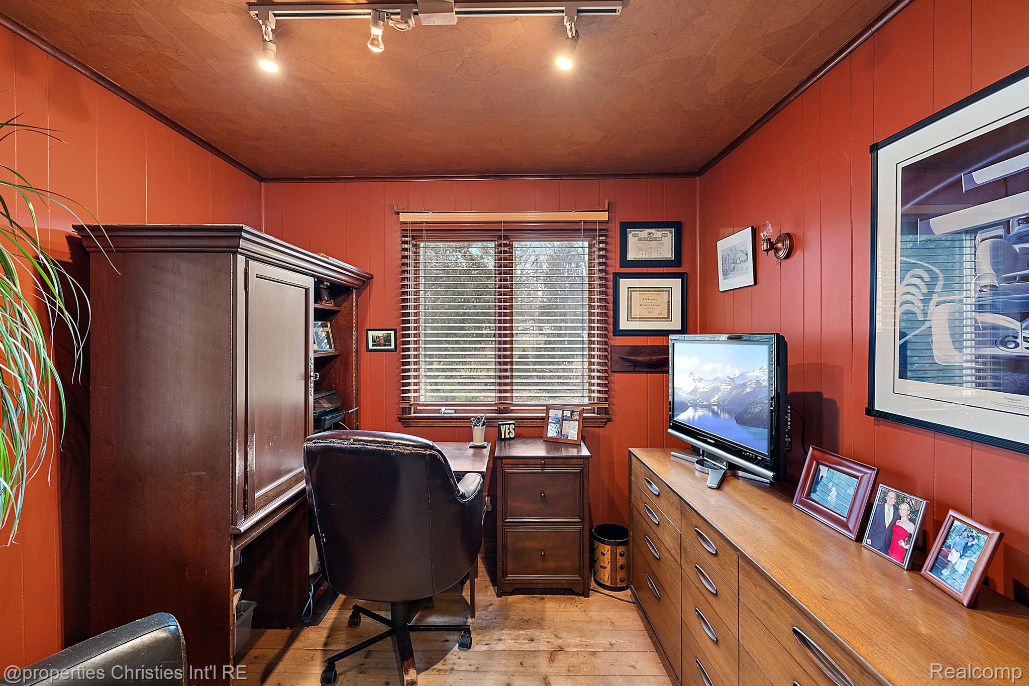 442 DALEBROOK Lane