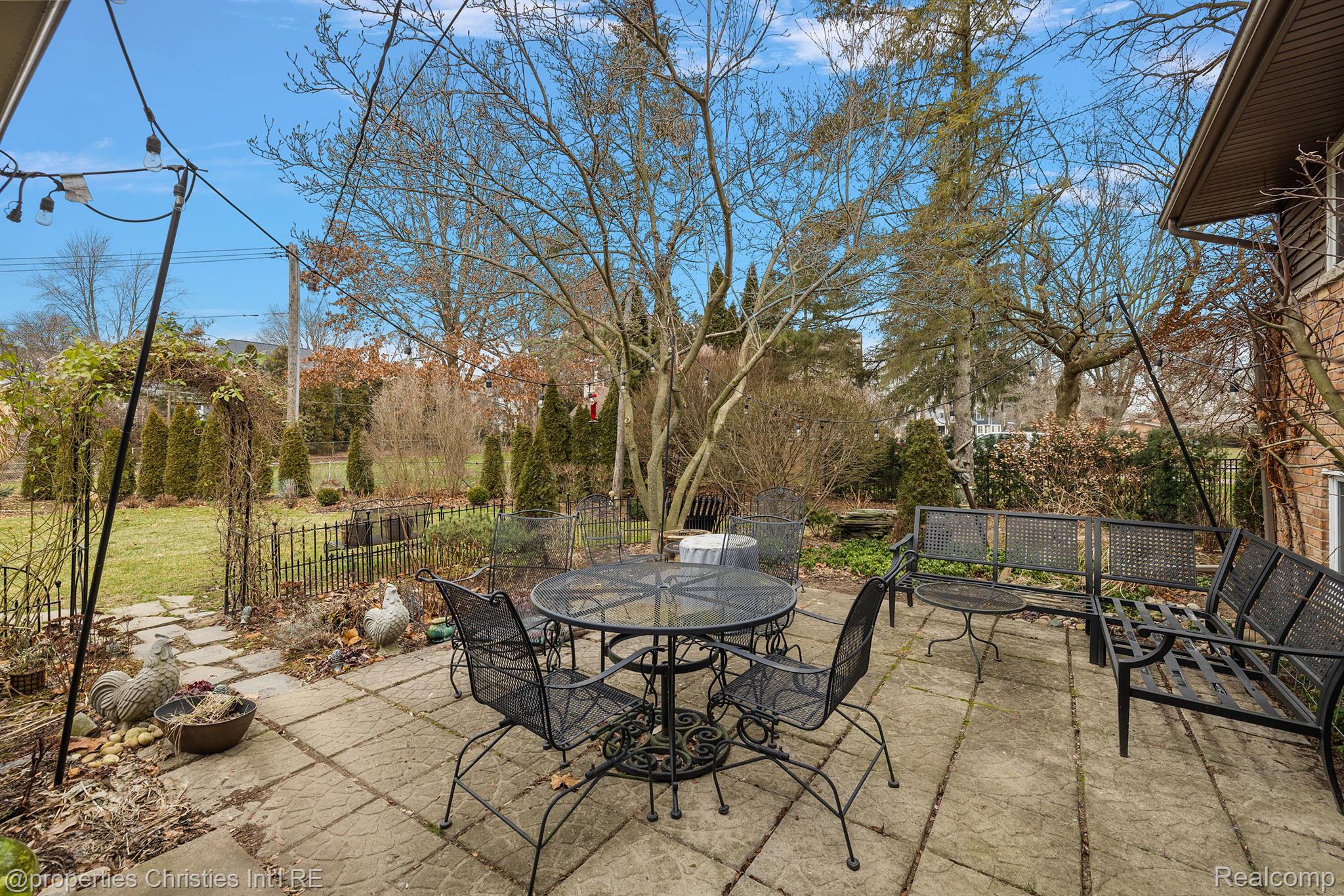 442 DALEBROOK Lane