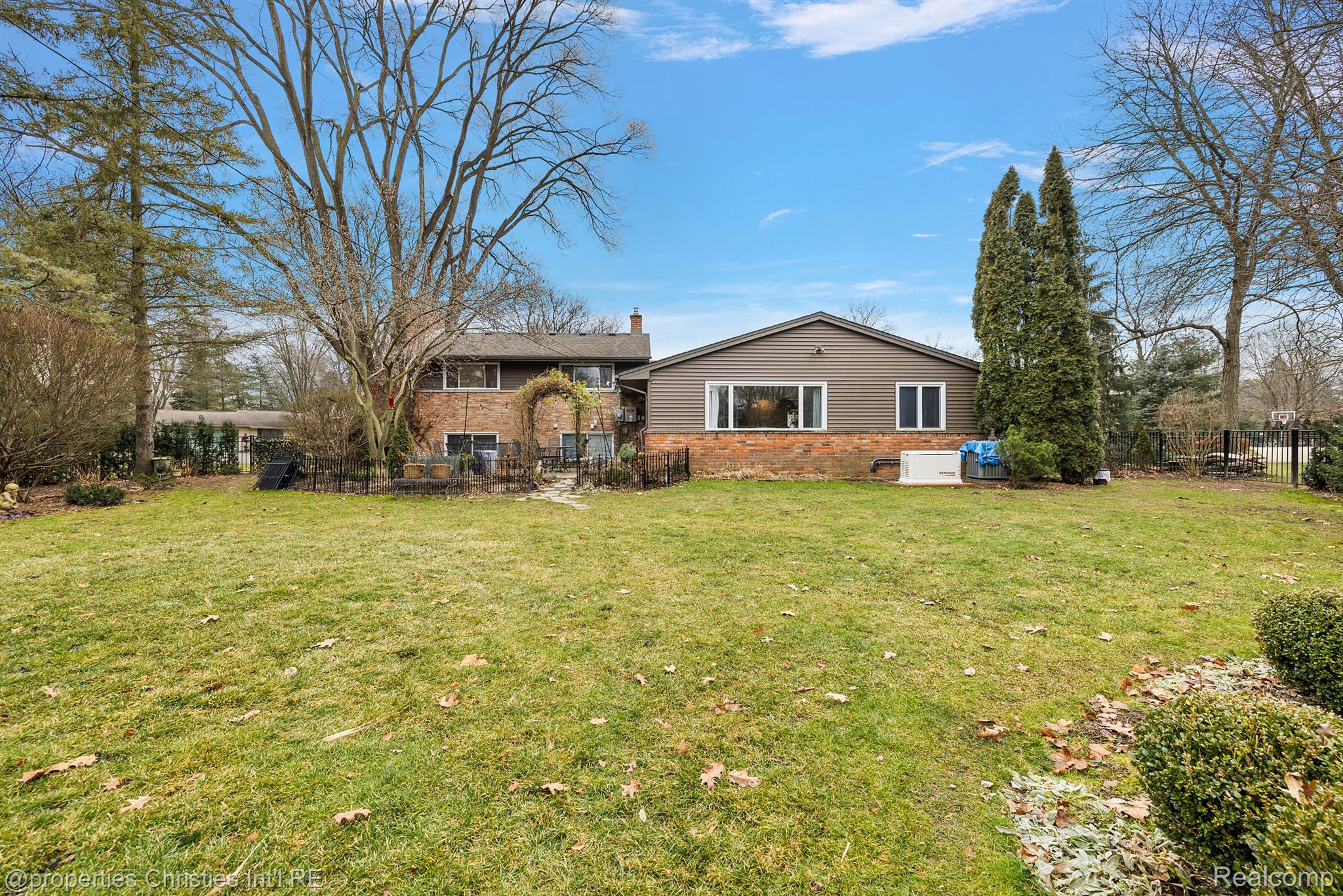 442 DALEBROOK Lane