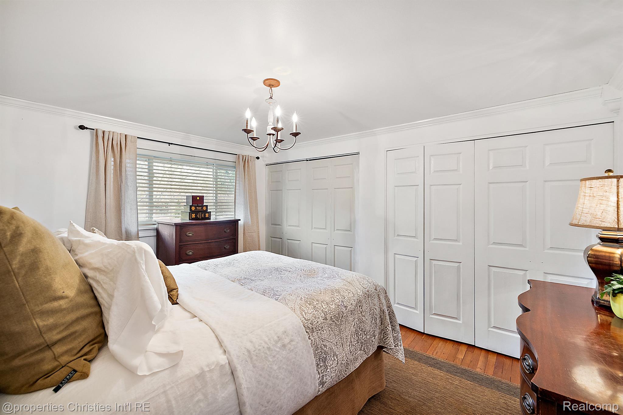 442 DALEBROOK Lane