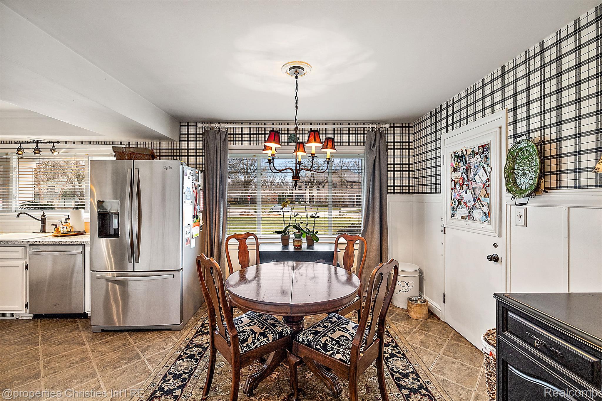 442 DALEBROOK Lane