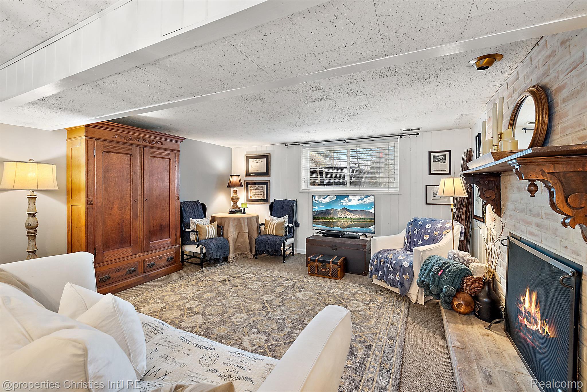 442 DALEBROOK Lane