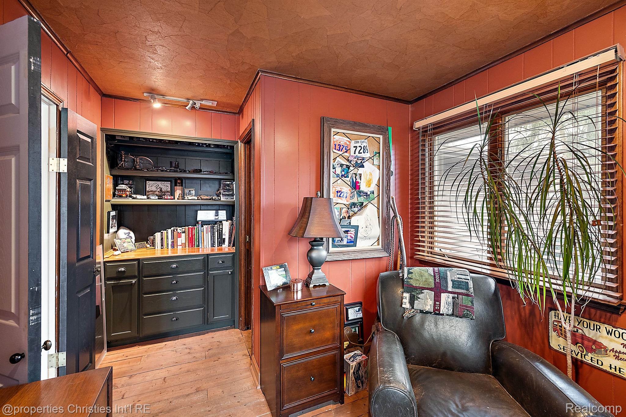 442 DALEBROOK Lane