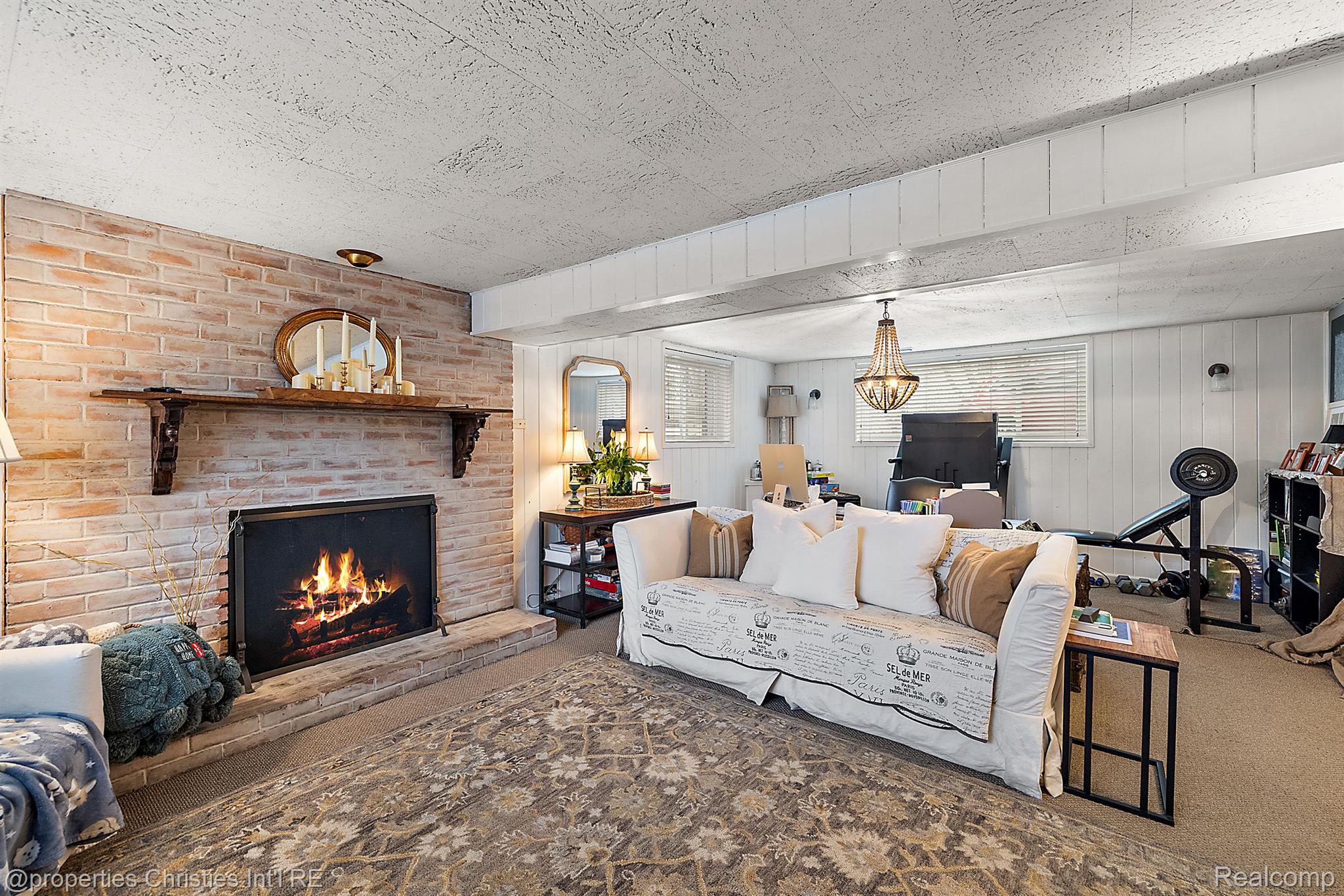 442 DALEBROOK Lane