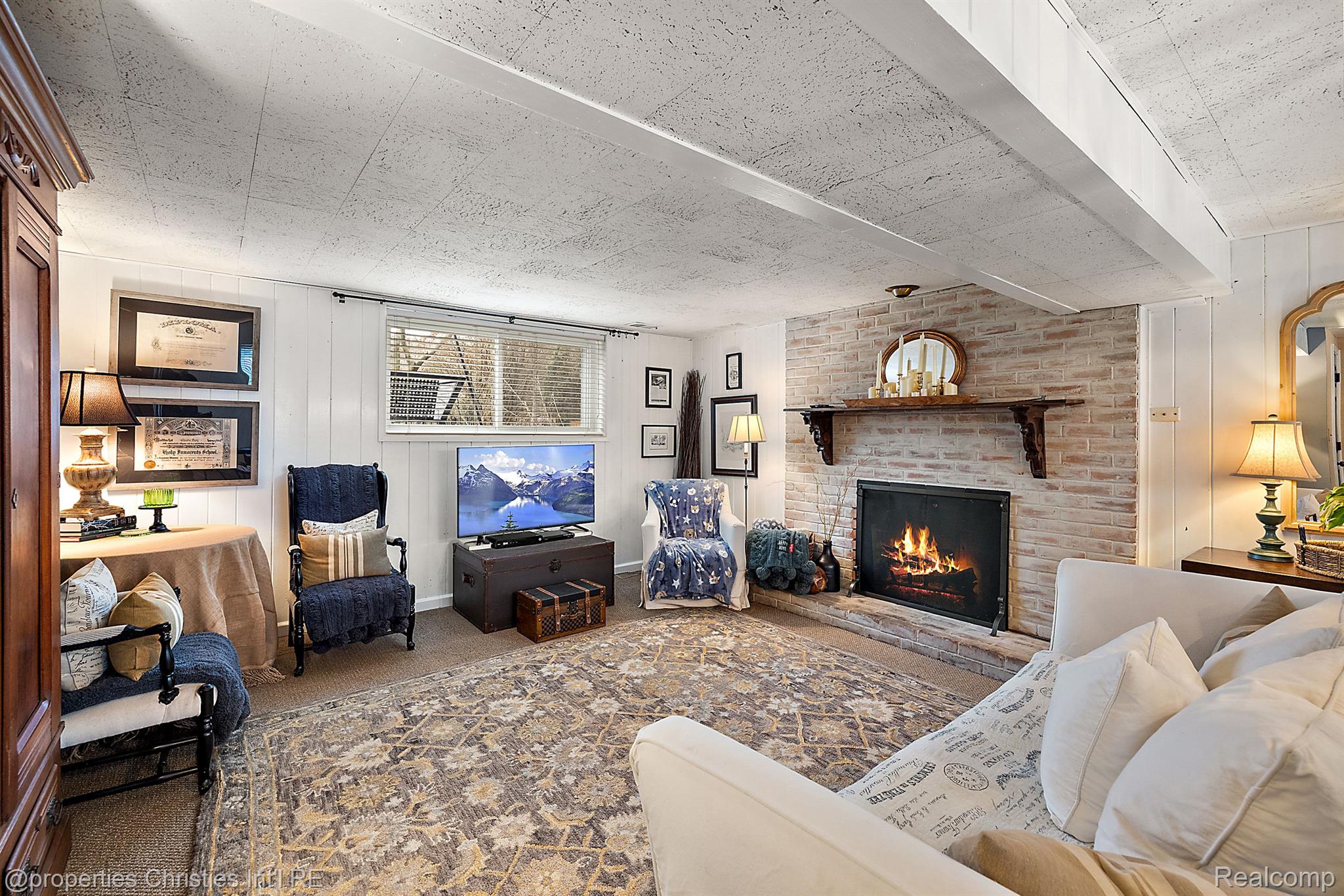 442 DALEBROOK Lane