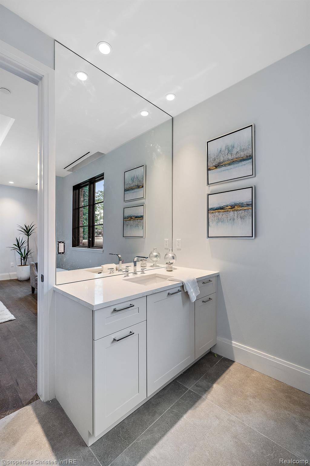 420 E FRANK Street Unit: 101