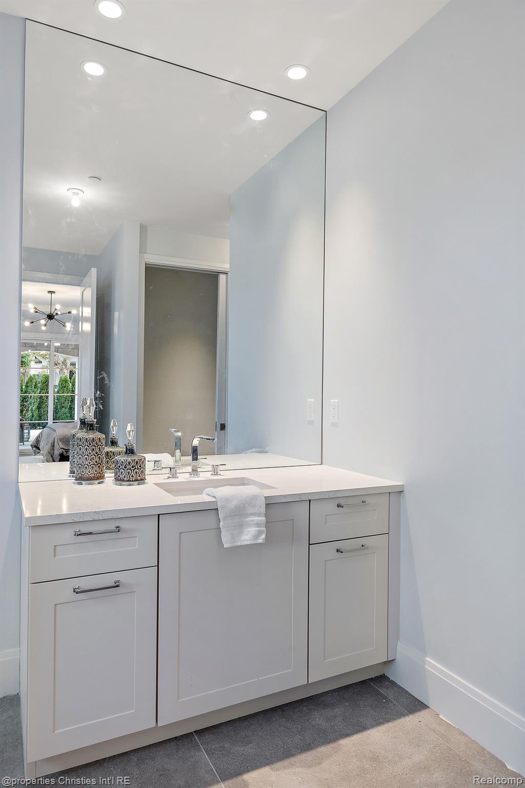 420 E FRANK Street Unit: 101