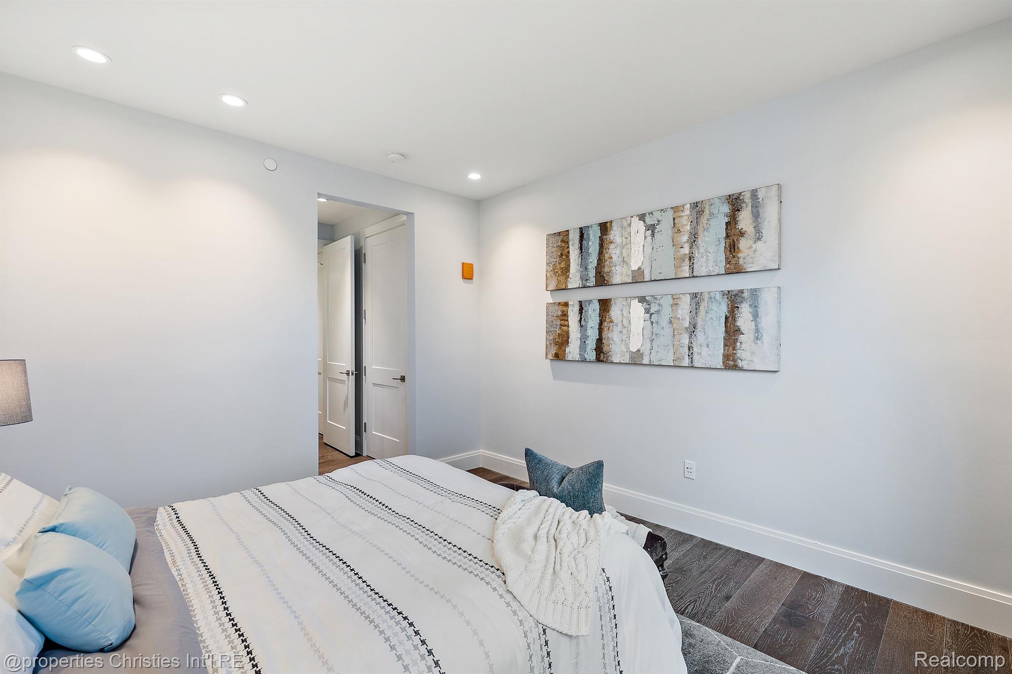 420 E FRANK Street Unit: 101