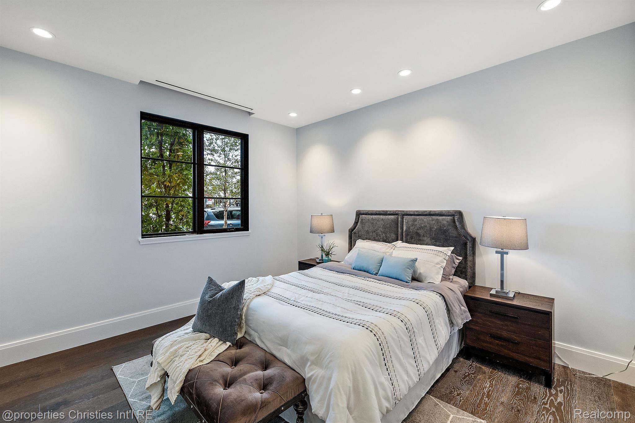 420 E FRANK Street Unit: 101