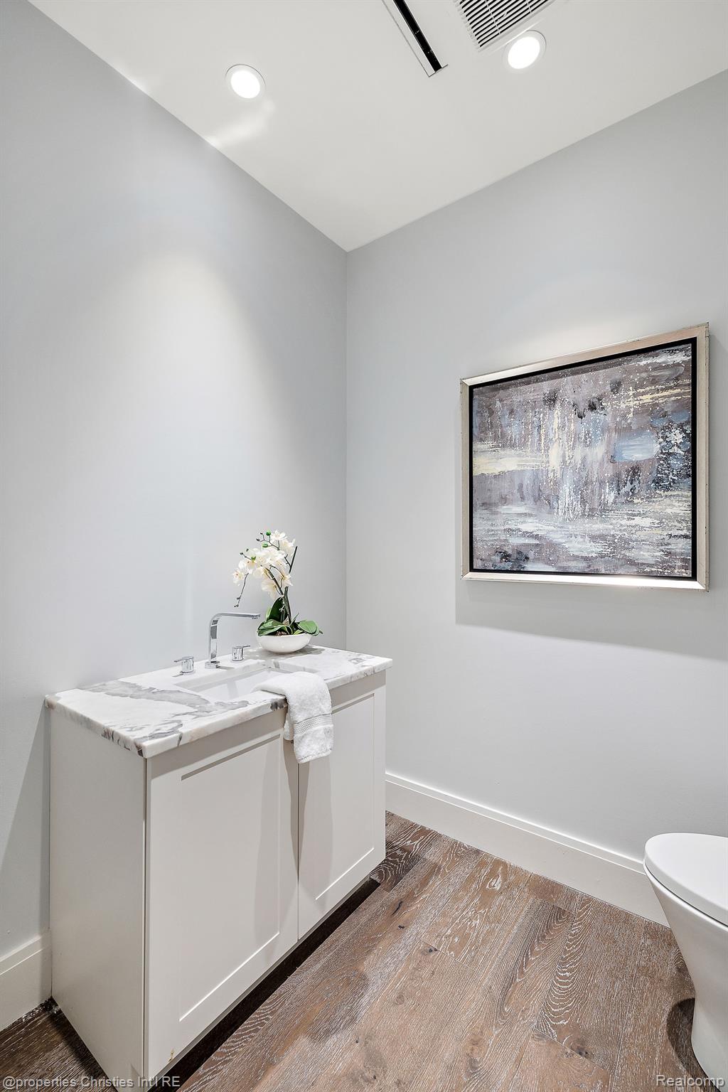 420 E FRANK Street Unit: 101