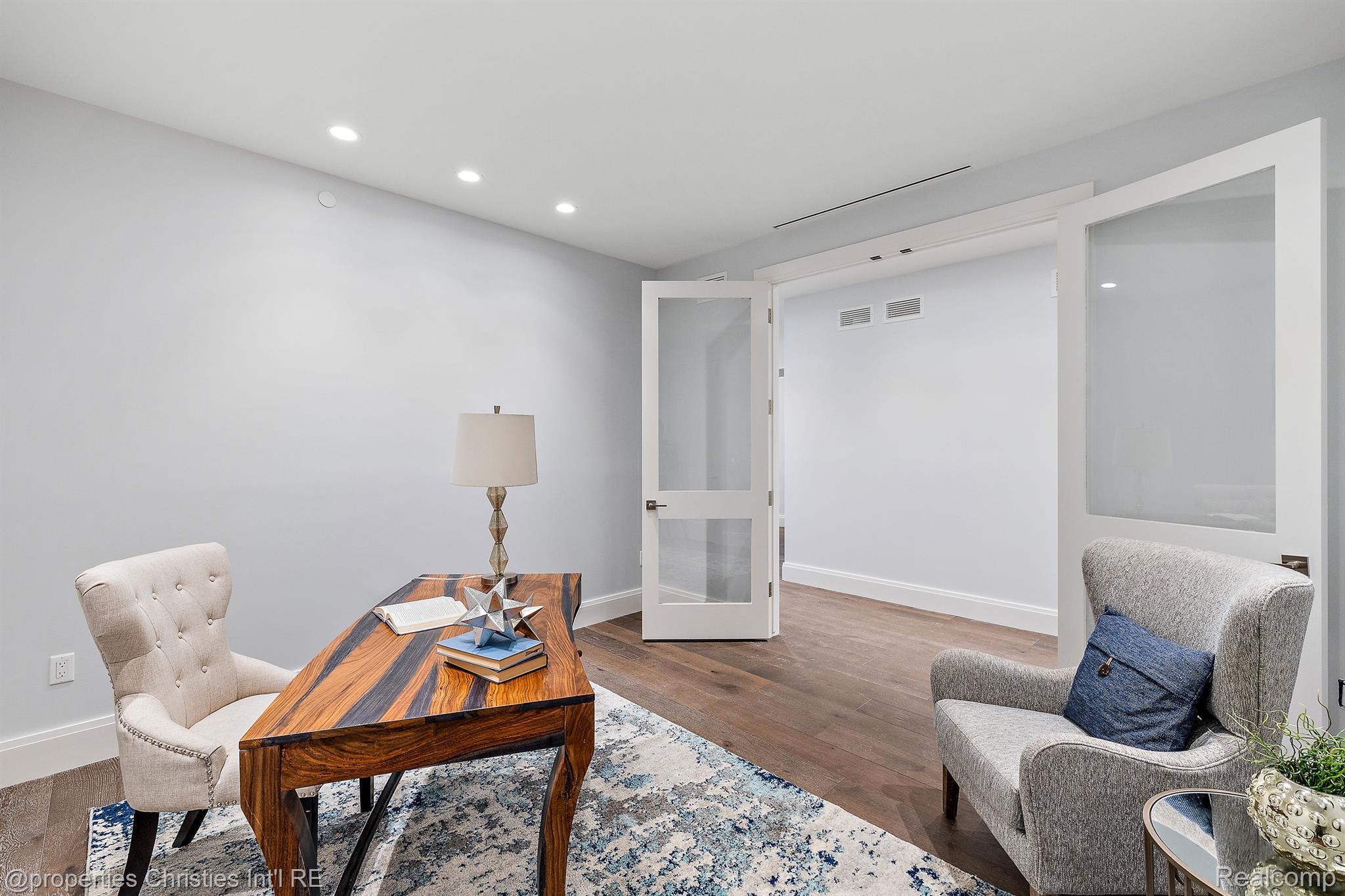 420 E FRANK Street Unit: 101
