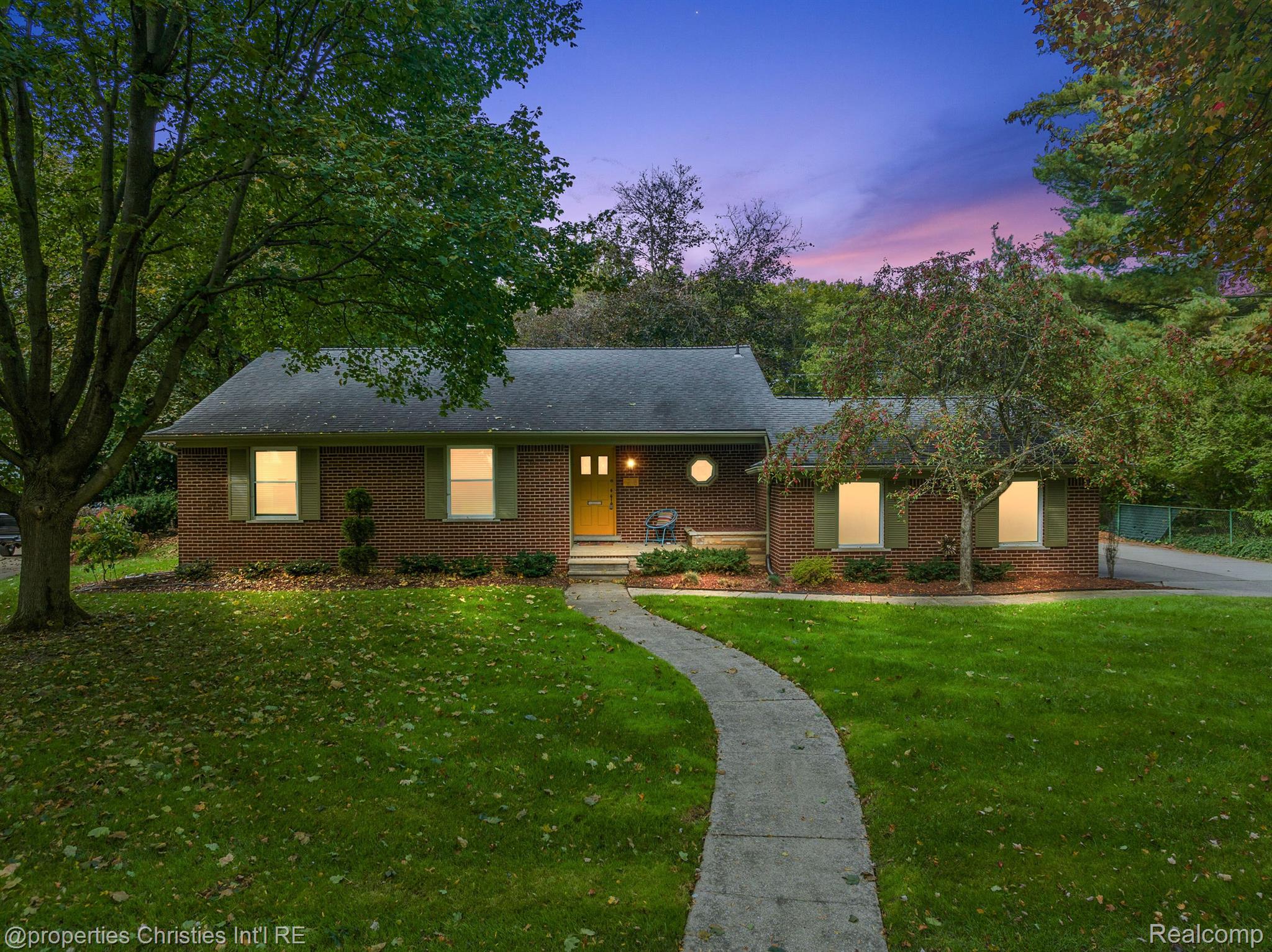 218 S GLENGARRY Road
