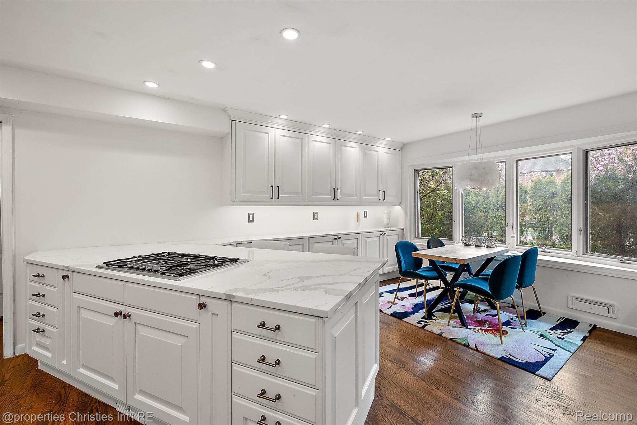 2725 ENDSLEIGH Drive