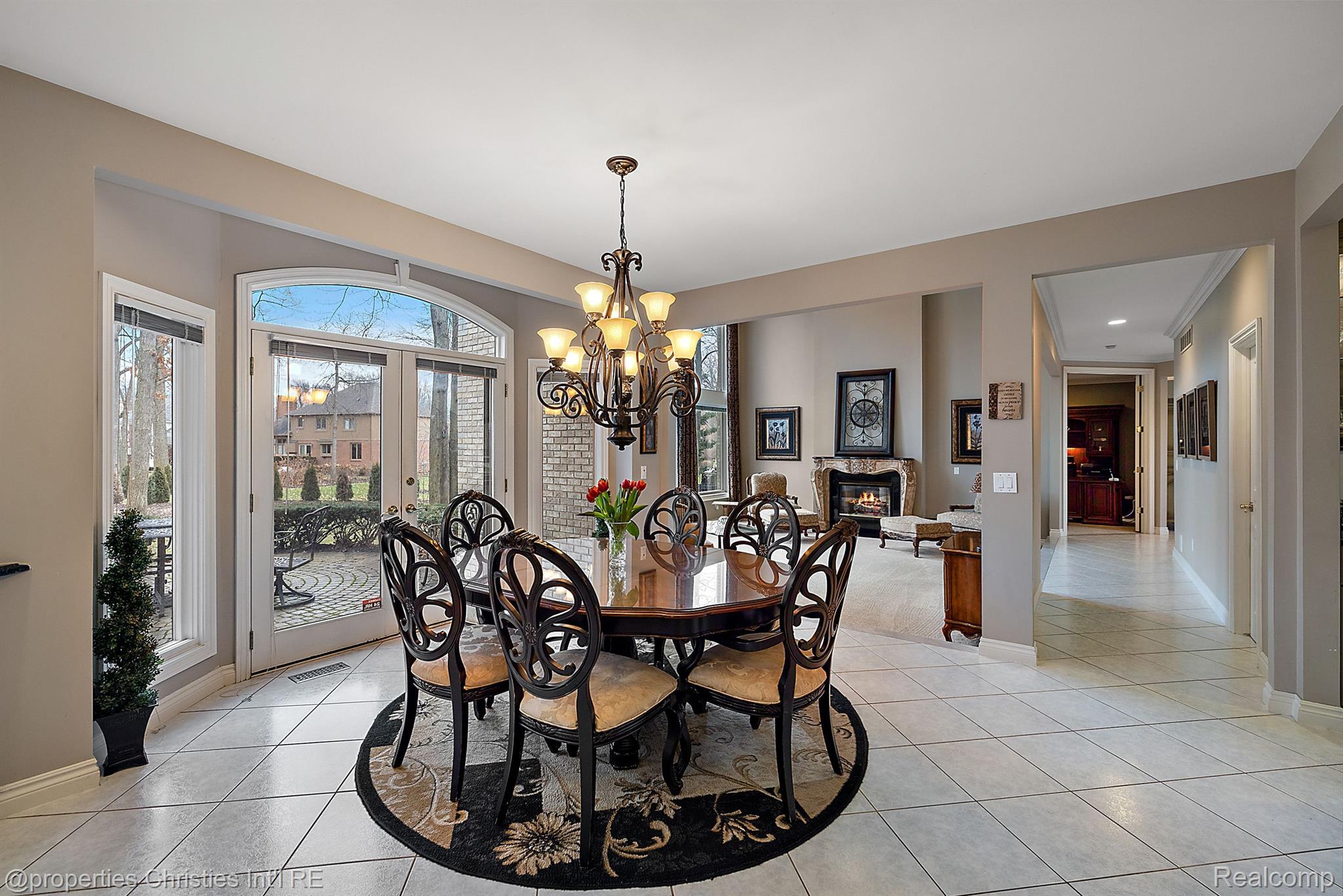 52388 WOODSIDE Court