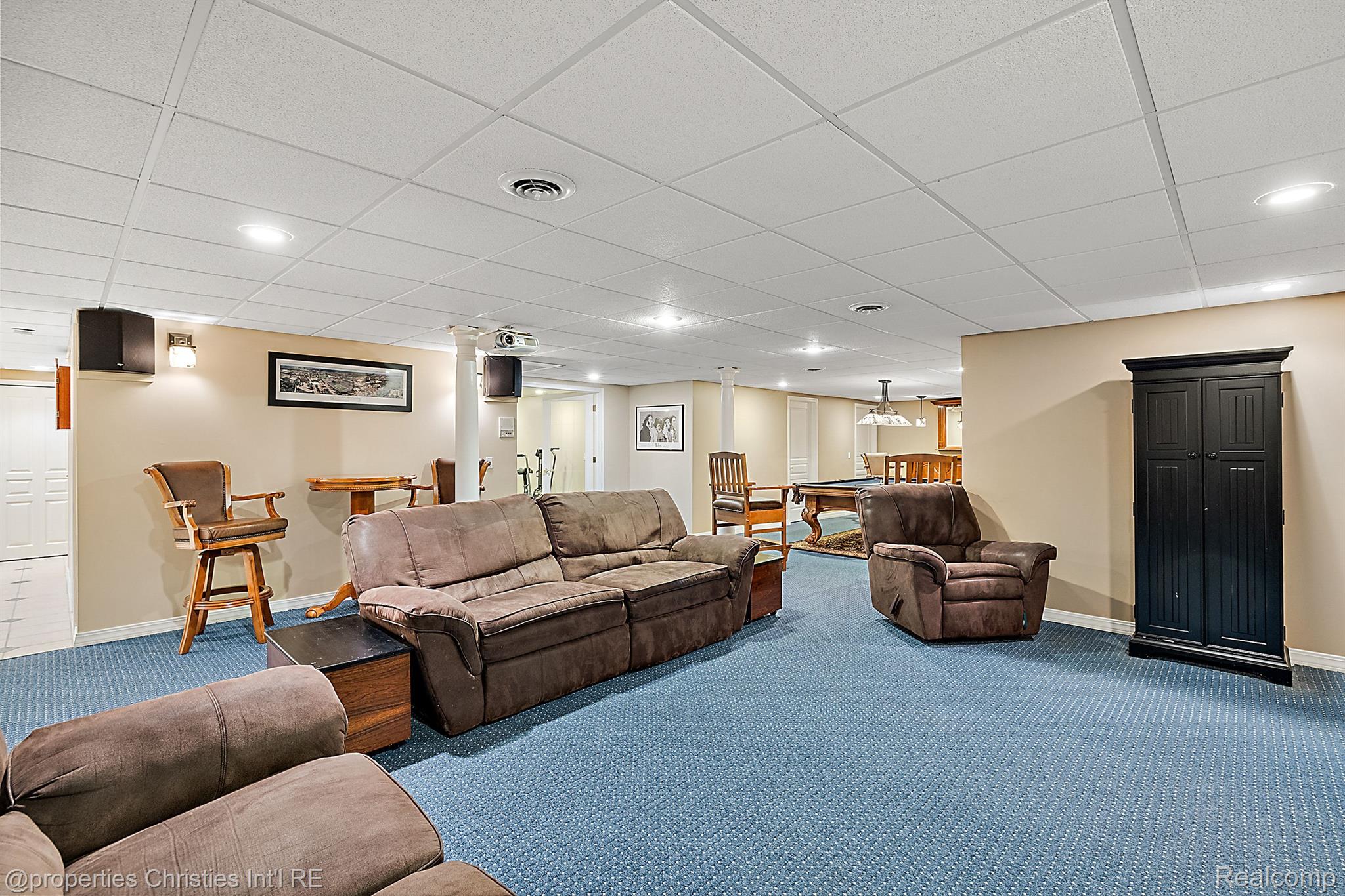 52388 WOODSIDE Court