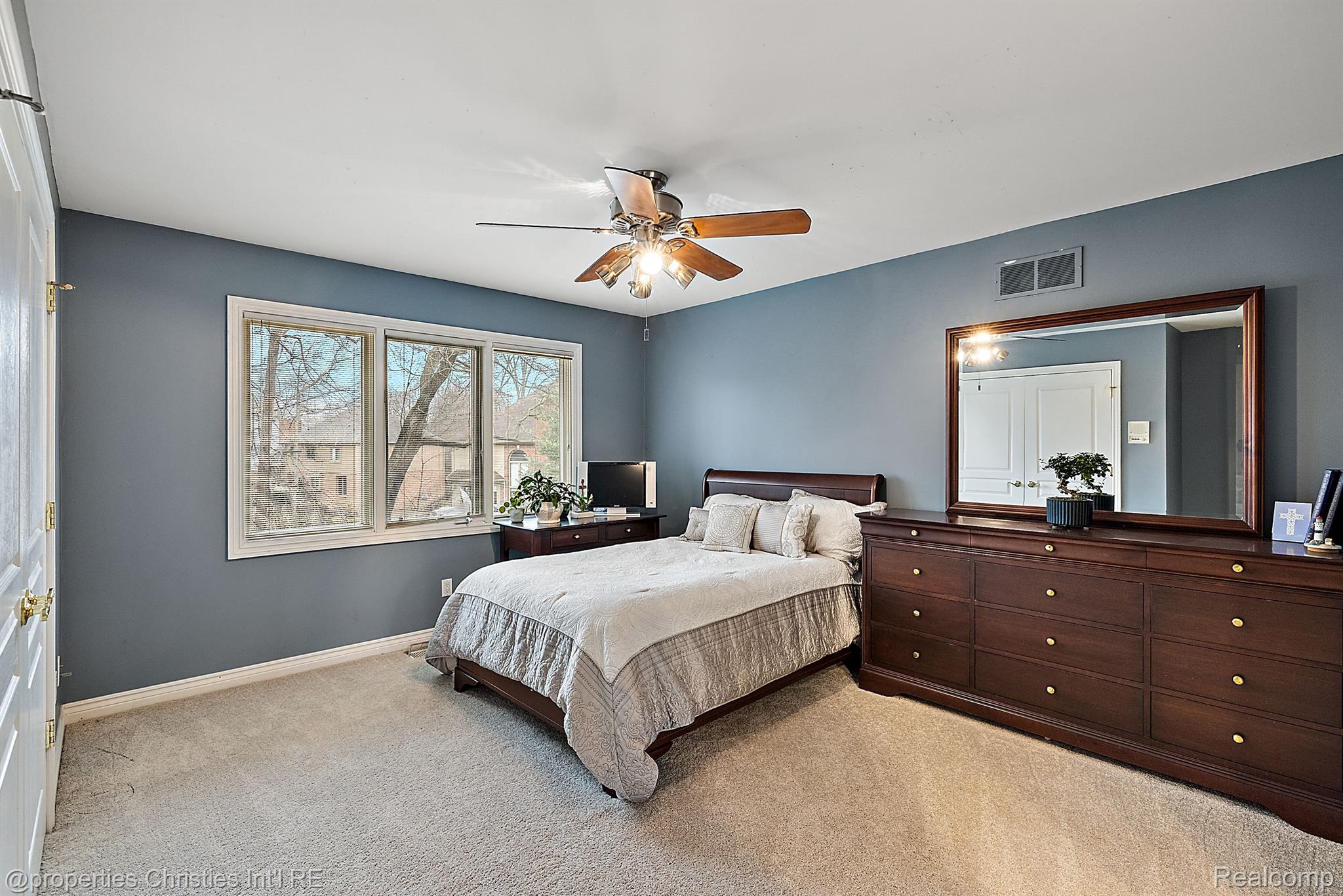 52388 WOODSIDE Court