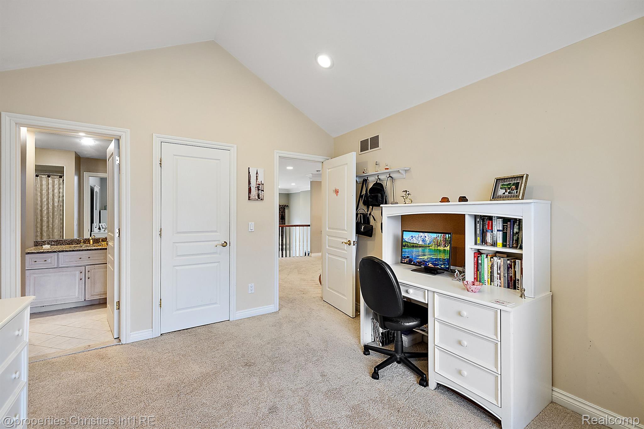 52388 WOODSIDE Court