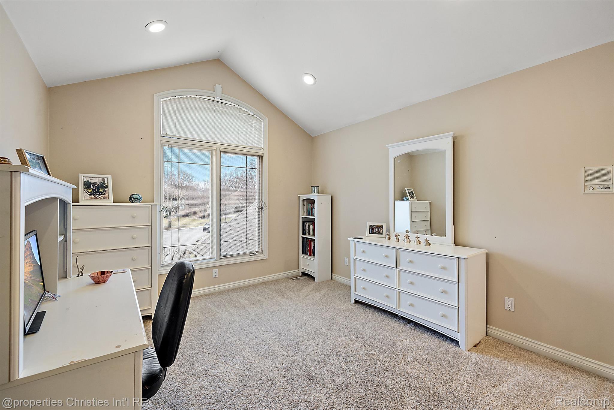 52388 WOODSIDE Court
