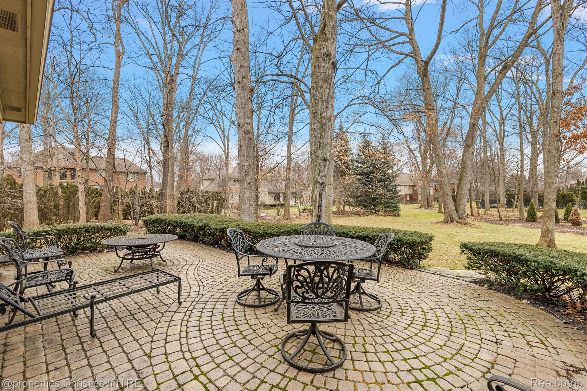 52388 WOODSIDE Court