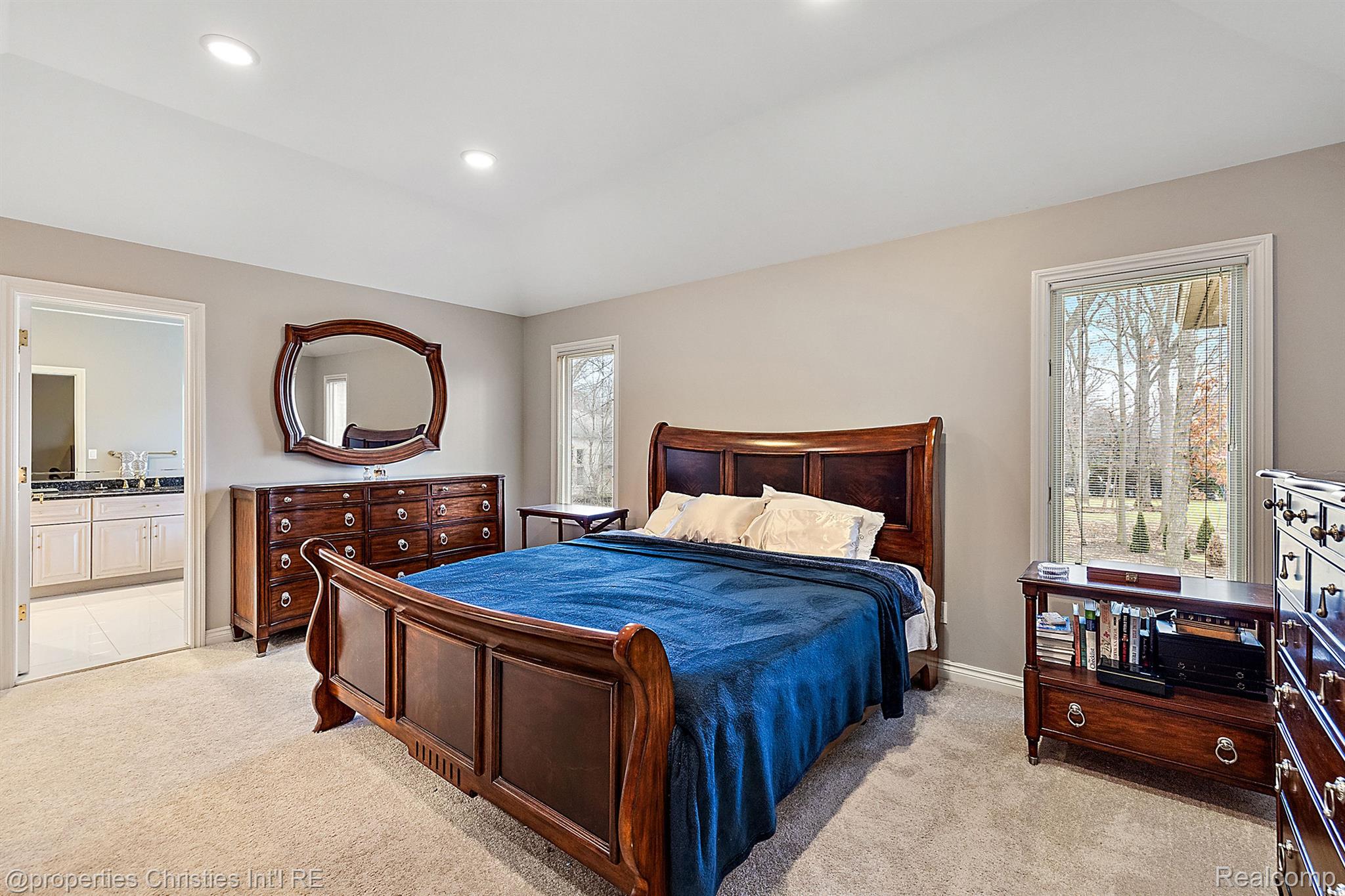 52388 WOODSIDE Court