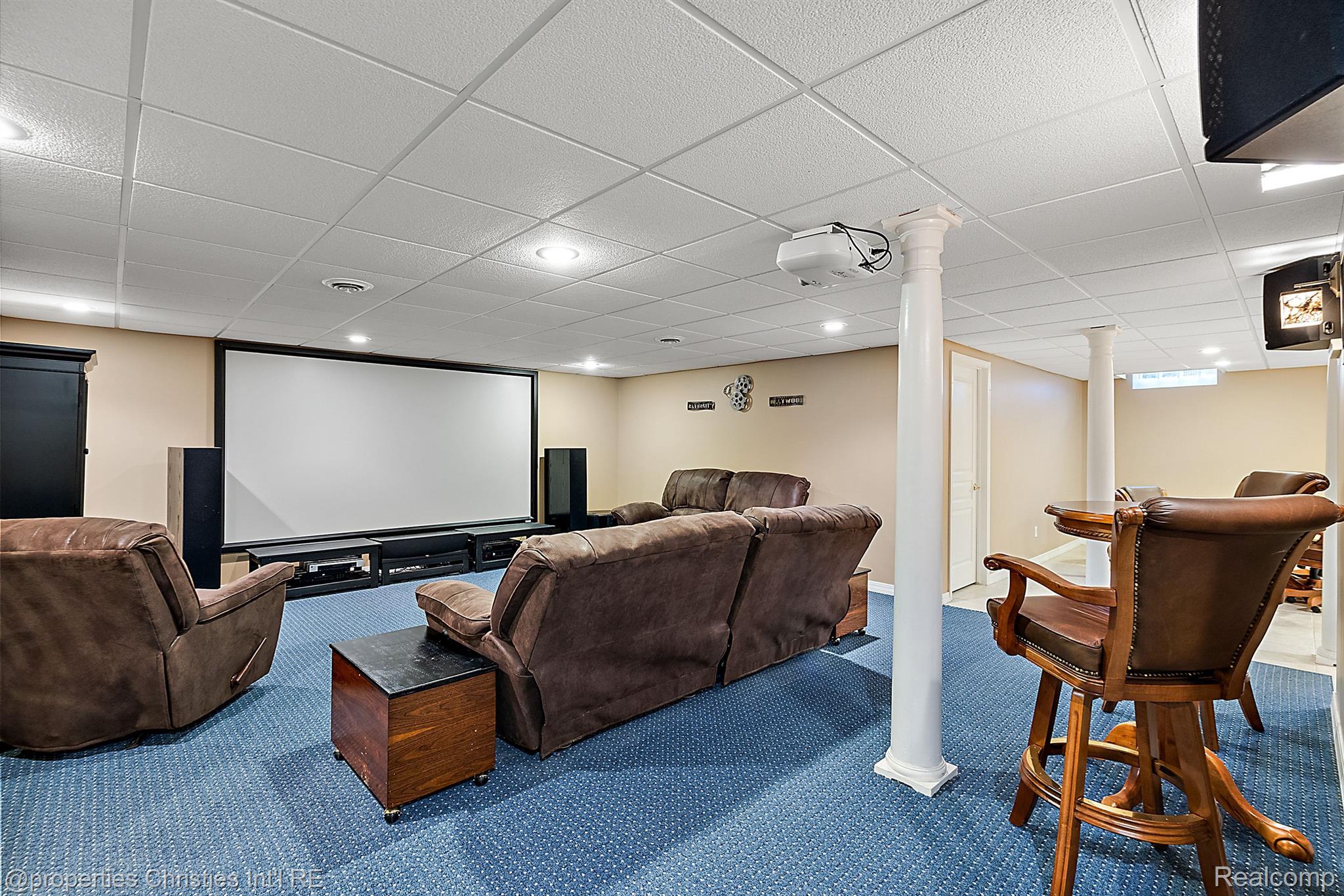 52388 WOODSIDE Court