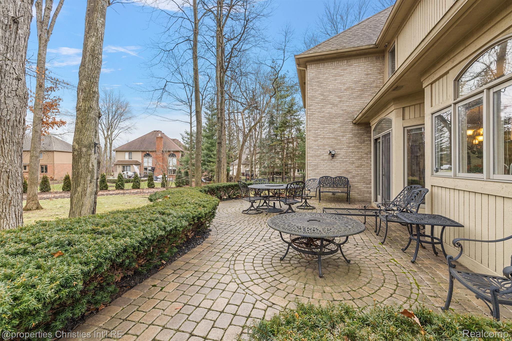 52388 WOODSIDE Court