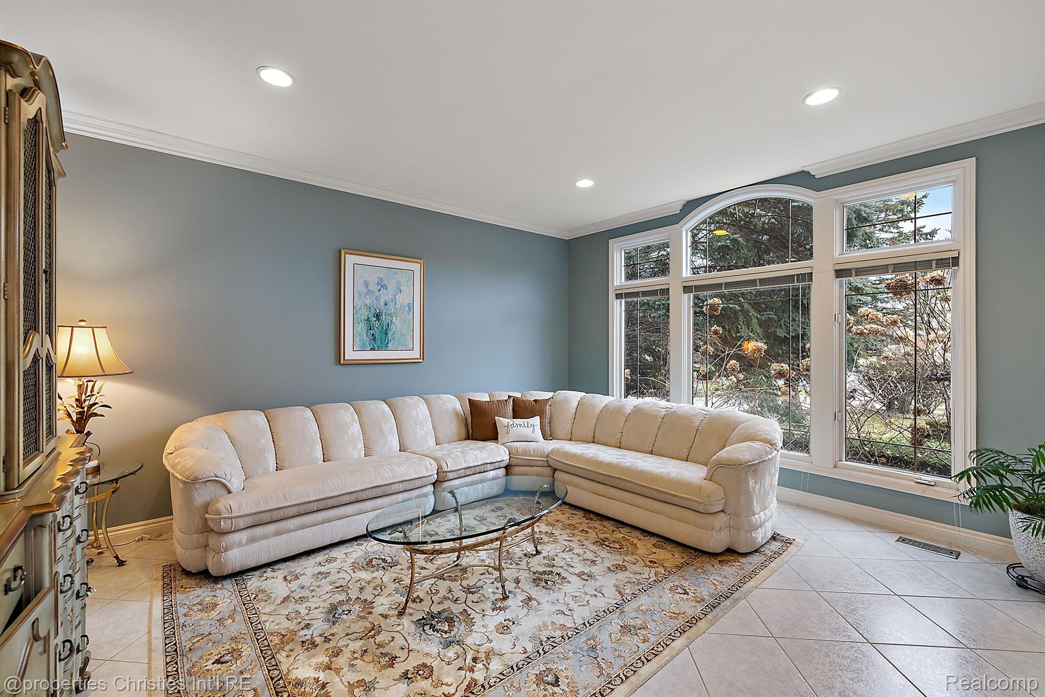 52388 WOODSIDE Court