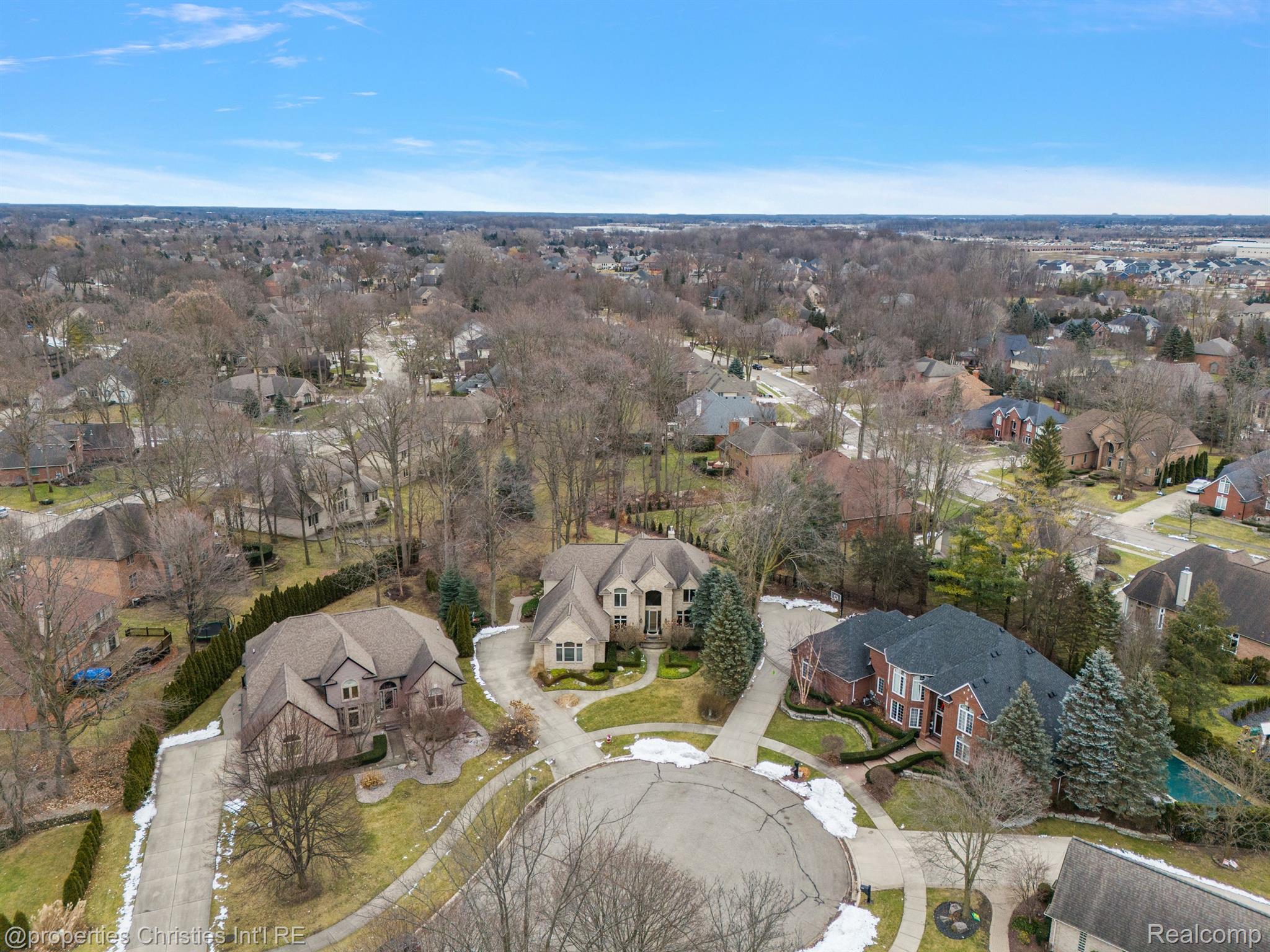 52388 WOODSIDE Court