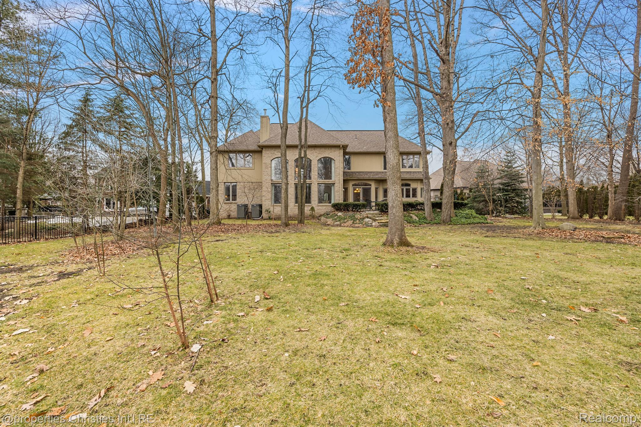 52388 WOODSIDE Court