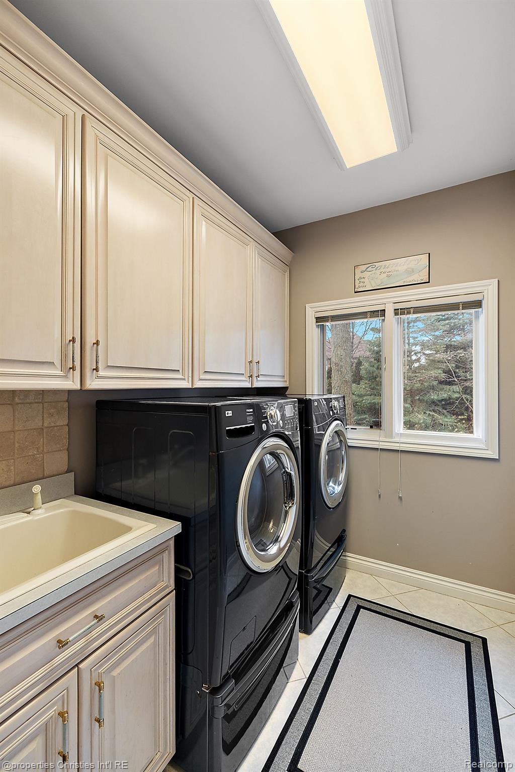 52388 WOODSIDE Court